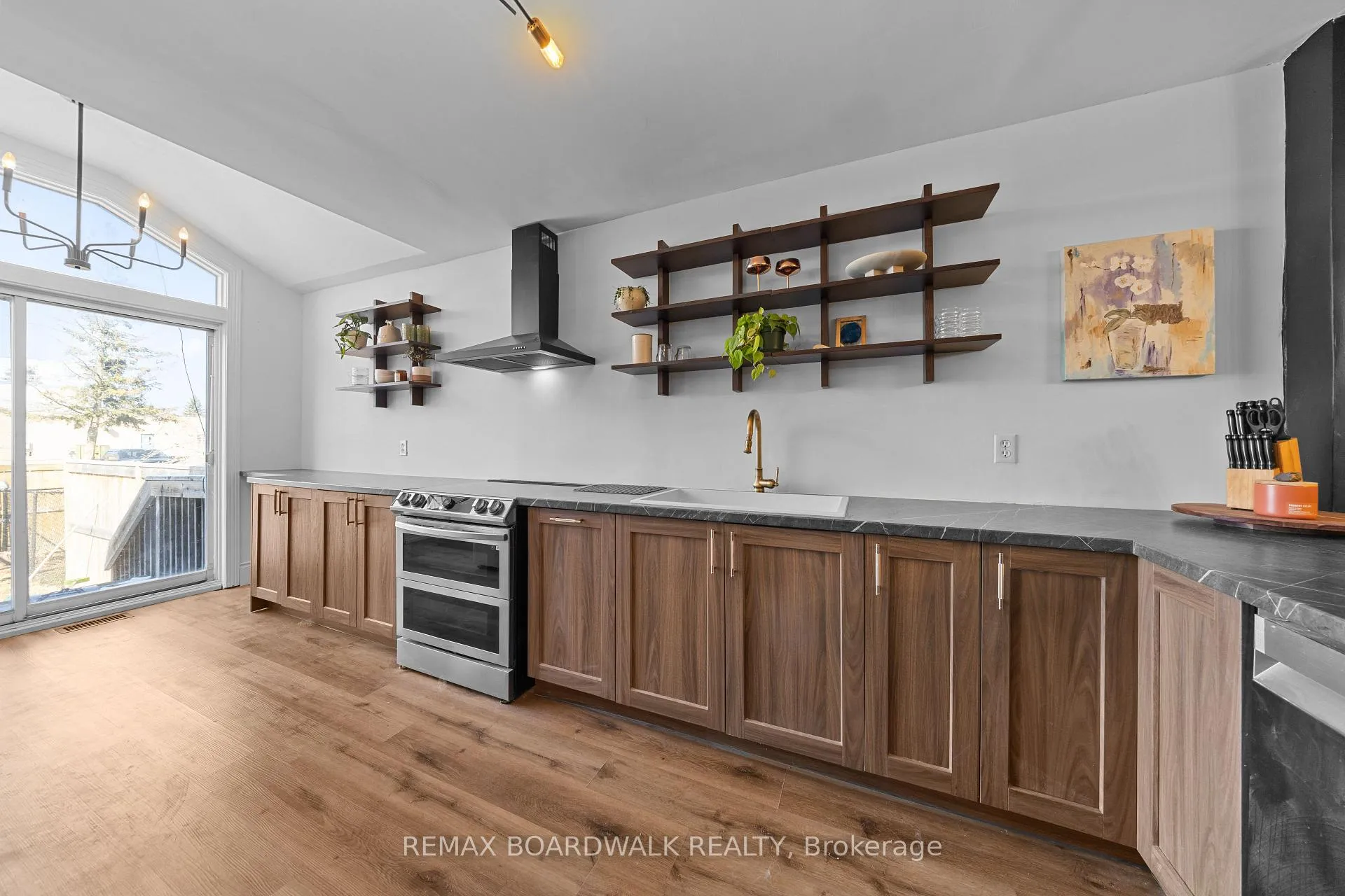 Photo 9 of 567 Latour Crescent, Ottawa, Fallingbrook/Gardenway South — HOMEH