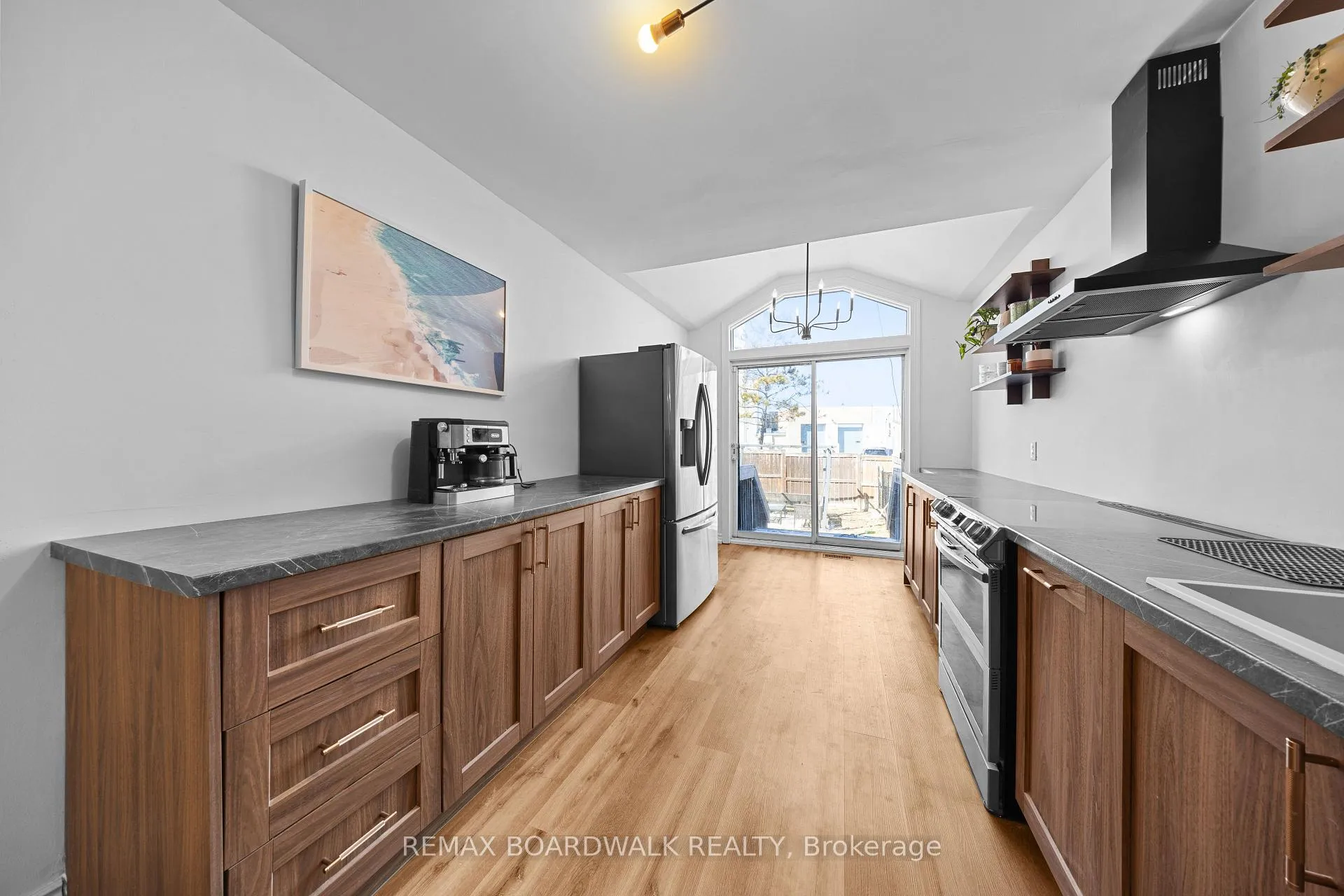 Photo 10 of 567 Latour Crescent, Ottawa, Fallingbrook/Gardenway South — HOMEH