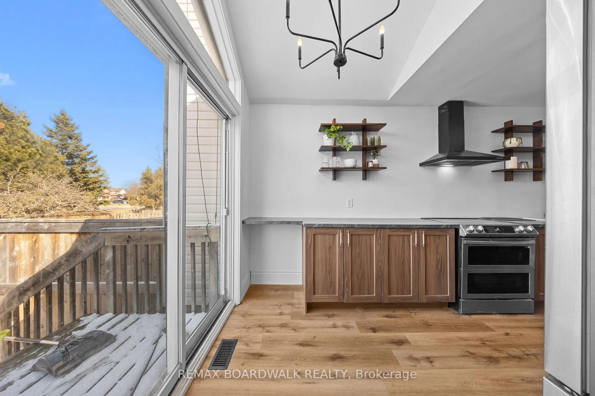 Photo 13 of 567 Latour Crescent, Ottawa, Fallingbrook/Gardenway South — HOMEH