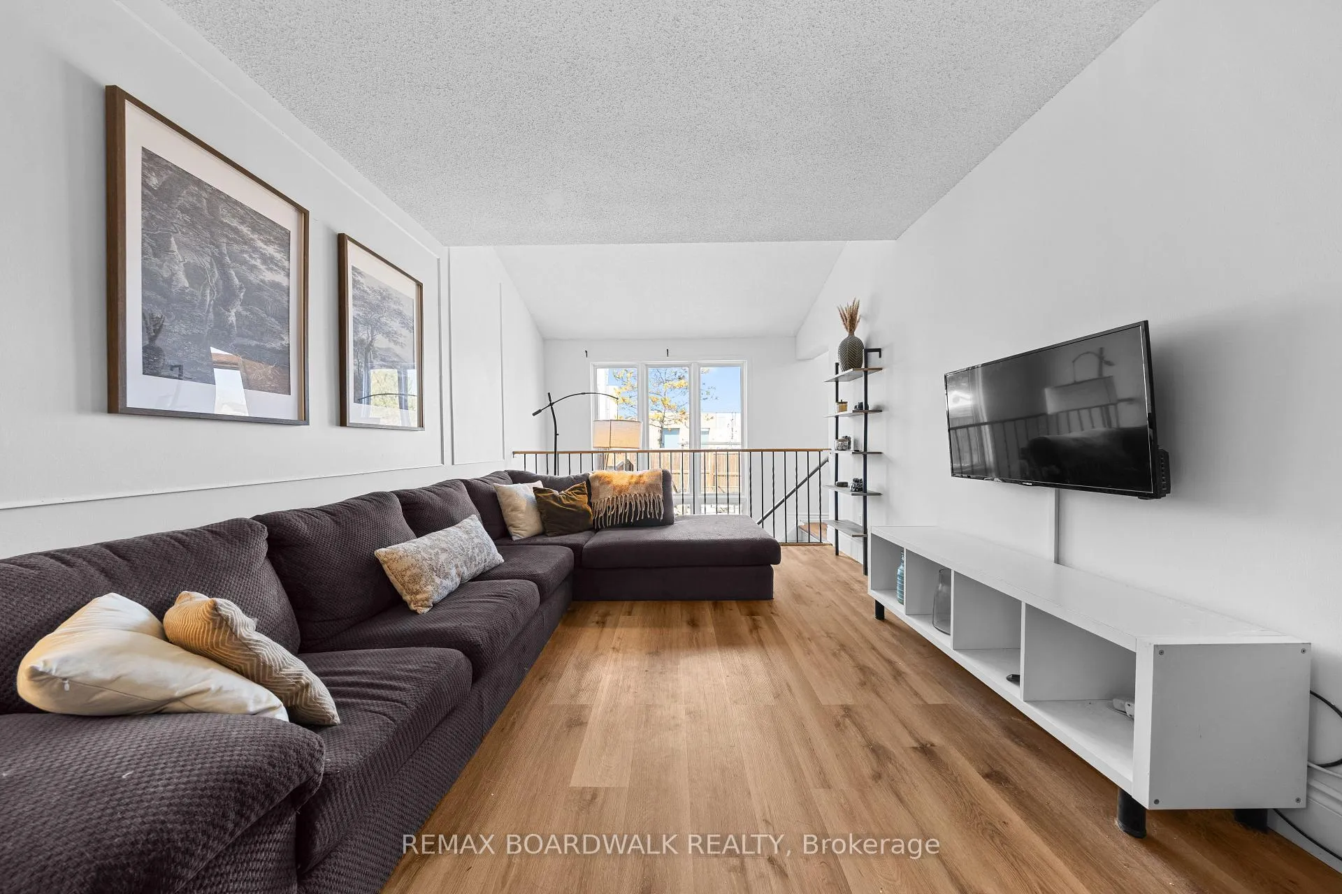Photo 15 of 567 Latour Crescent, Ottawa, Fallingbrook/Gardenway South — HOMEH