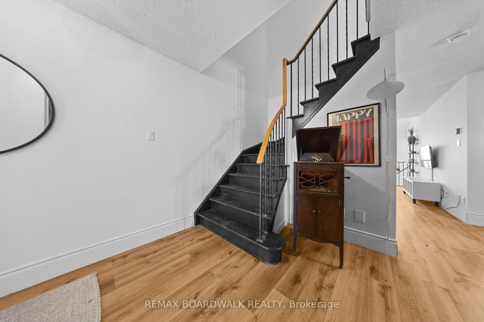 Photo 18 of 567 Latour Crescent, Ottawa, Fallingbrook/Gardenway South — HOMEH