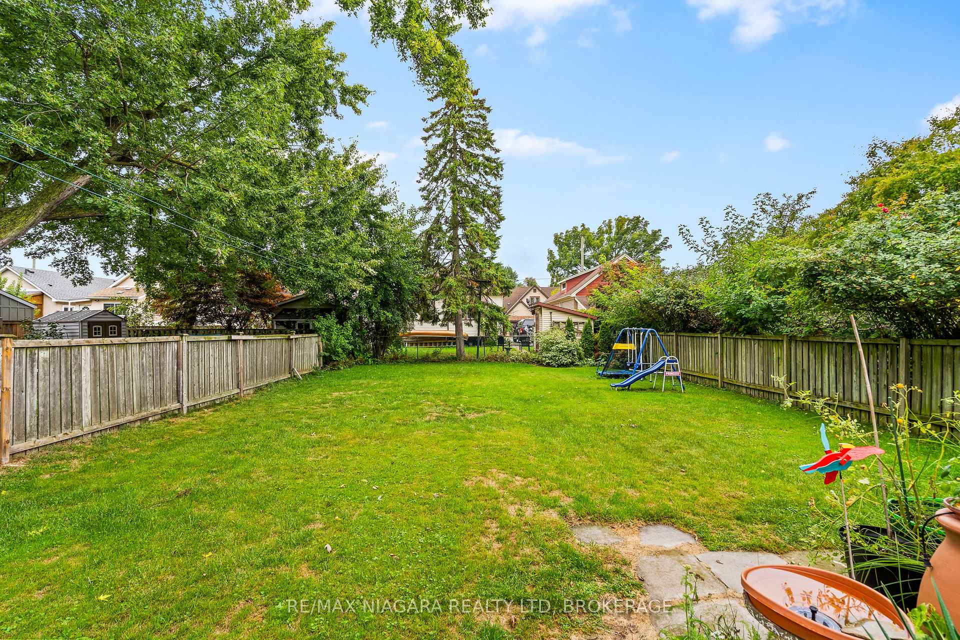 Photo 8 of 118 Dufferin Street E, St. Catharines, Downtown — HOMEH