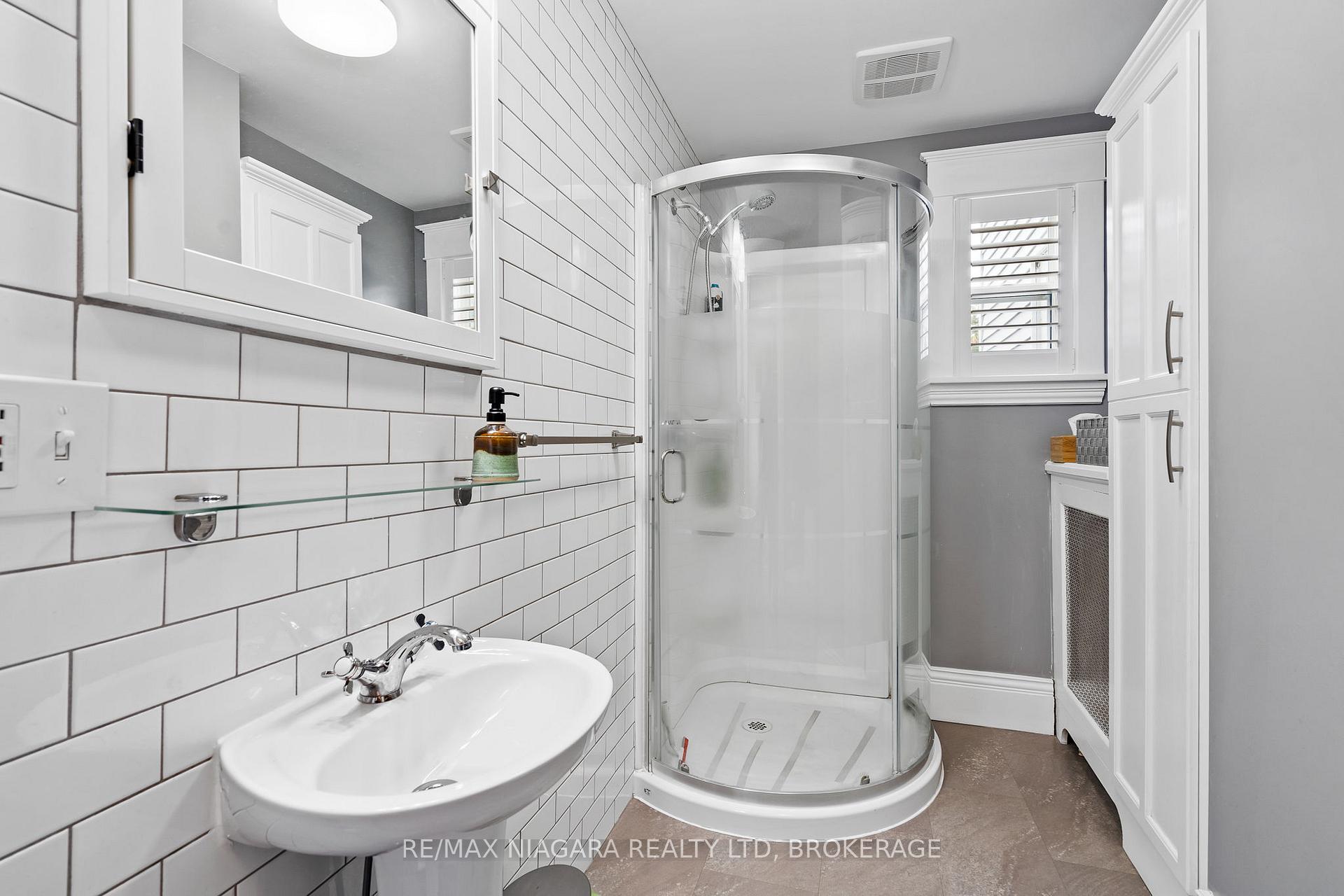 Photo 24 of 118 Dufferin Street E, St. Catharines, Downtown — HOMEH