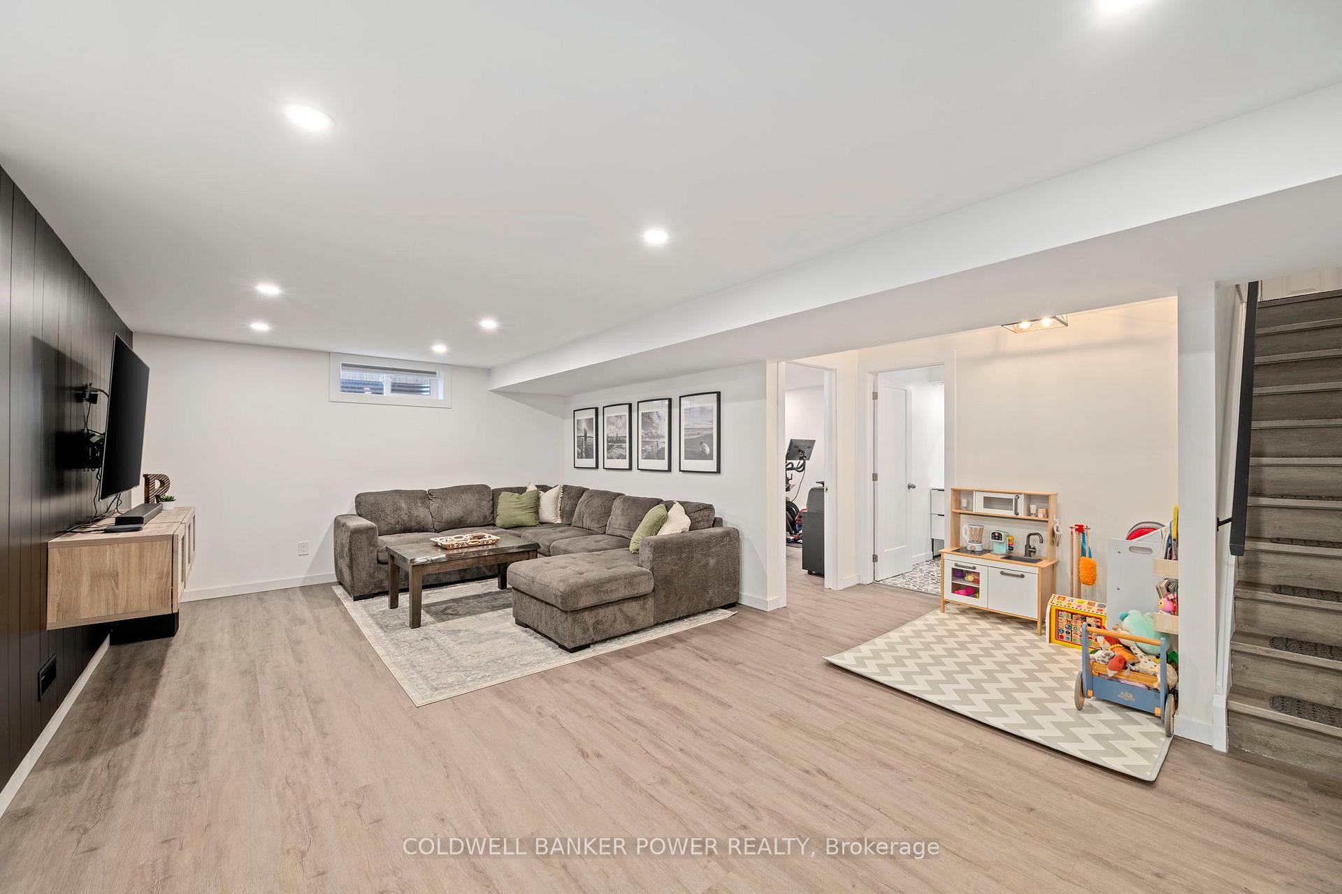 Photo 21 of 106 Hazelwood Crescent, Central Elgin, Belmont — HOMEH