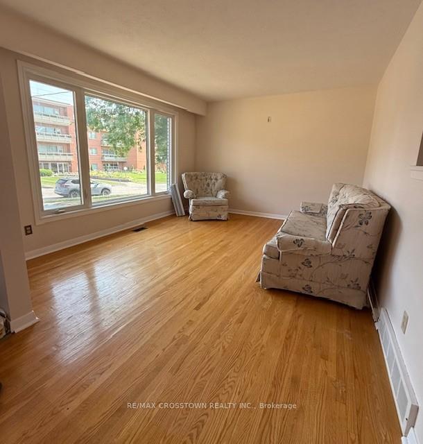 Photo 10 of 30 Queen Street, Barrie, Codrington — HOMEH