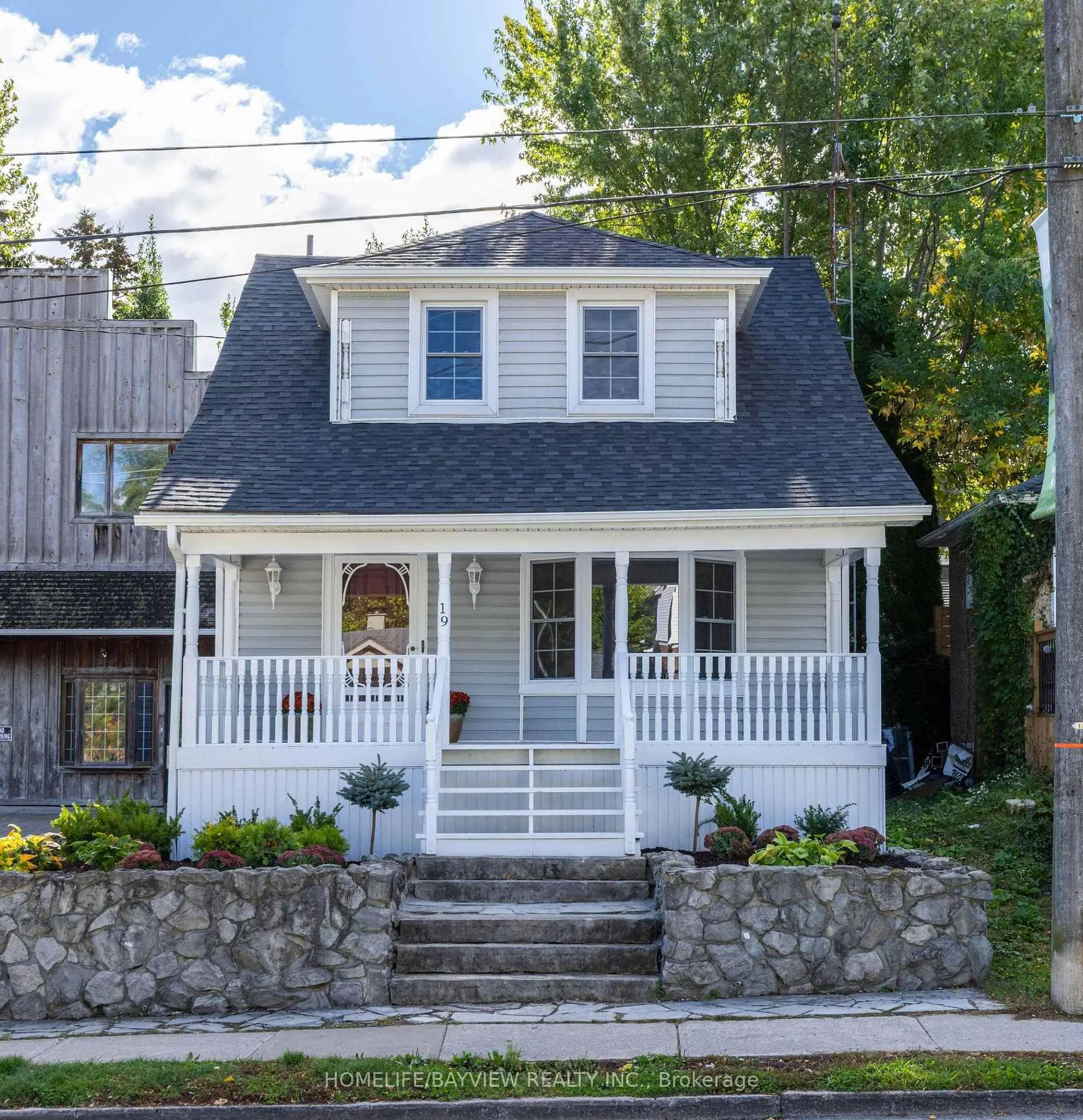 Photo 2 of 19 Main Street, St. Catharines, Port Dalhousie — HOMEH