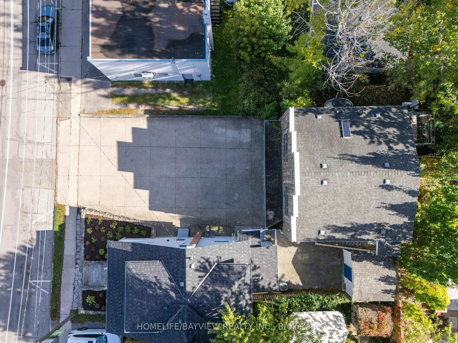 Photo 33 of 19 Main Street, St. Catharines, Port Dalhousie — HOMEH