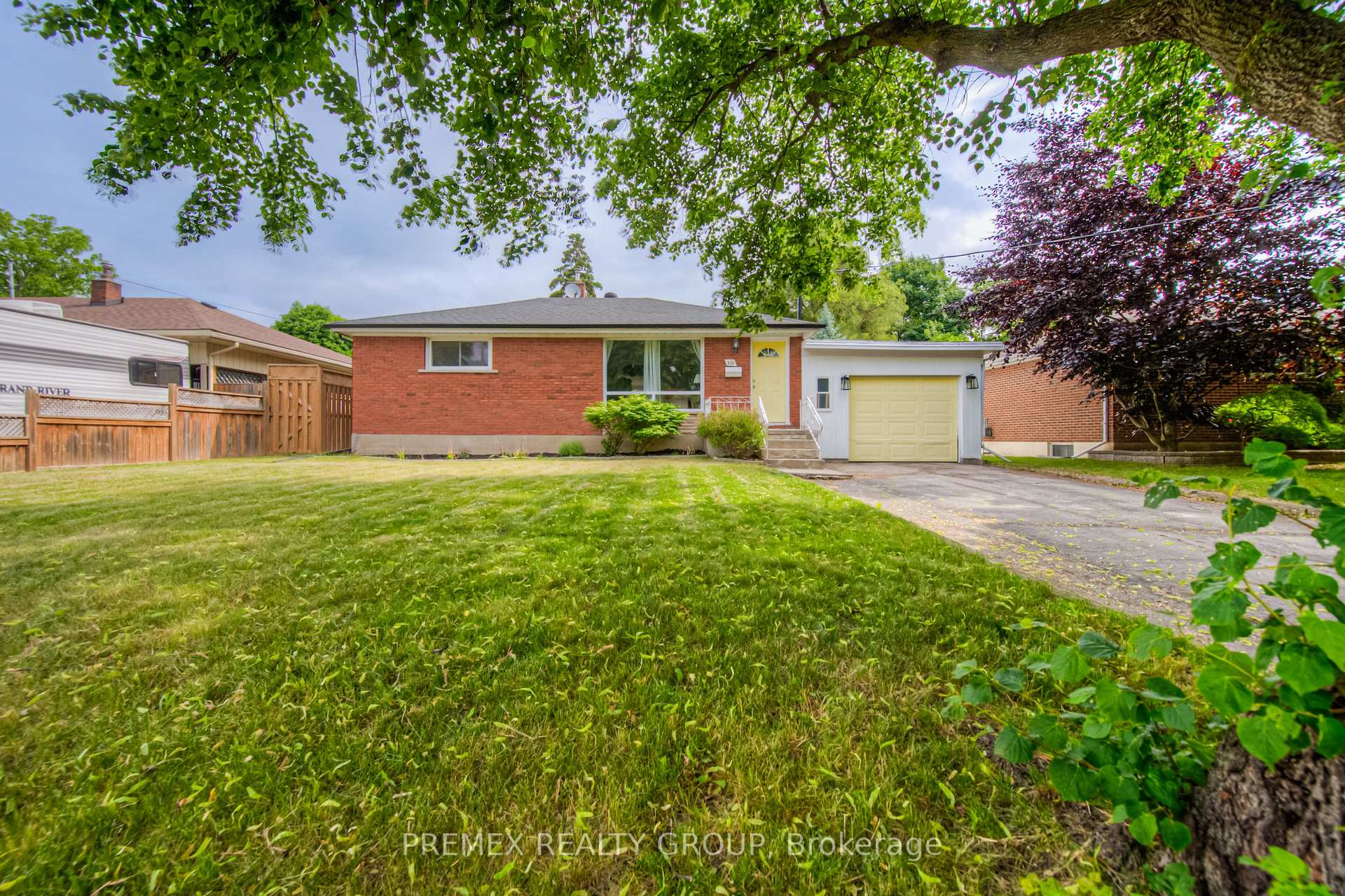 Photo 2 of 10 Sycamore Drive, Brant, Brantford Twp — HOMEH