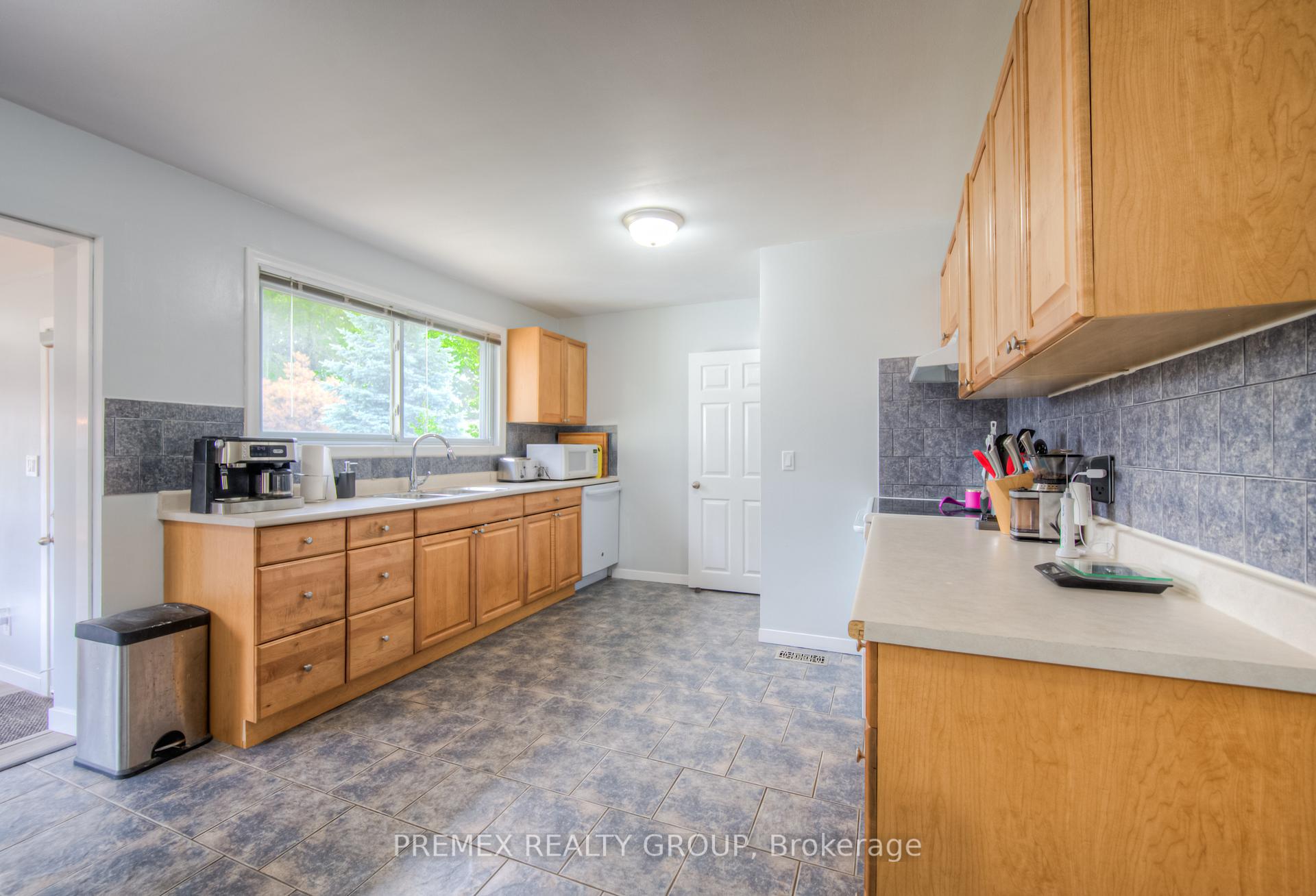 Photo 9 of 10 Sycamore Drive, Brant, Brantford Twp — HOMEH