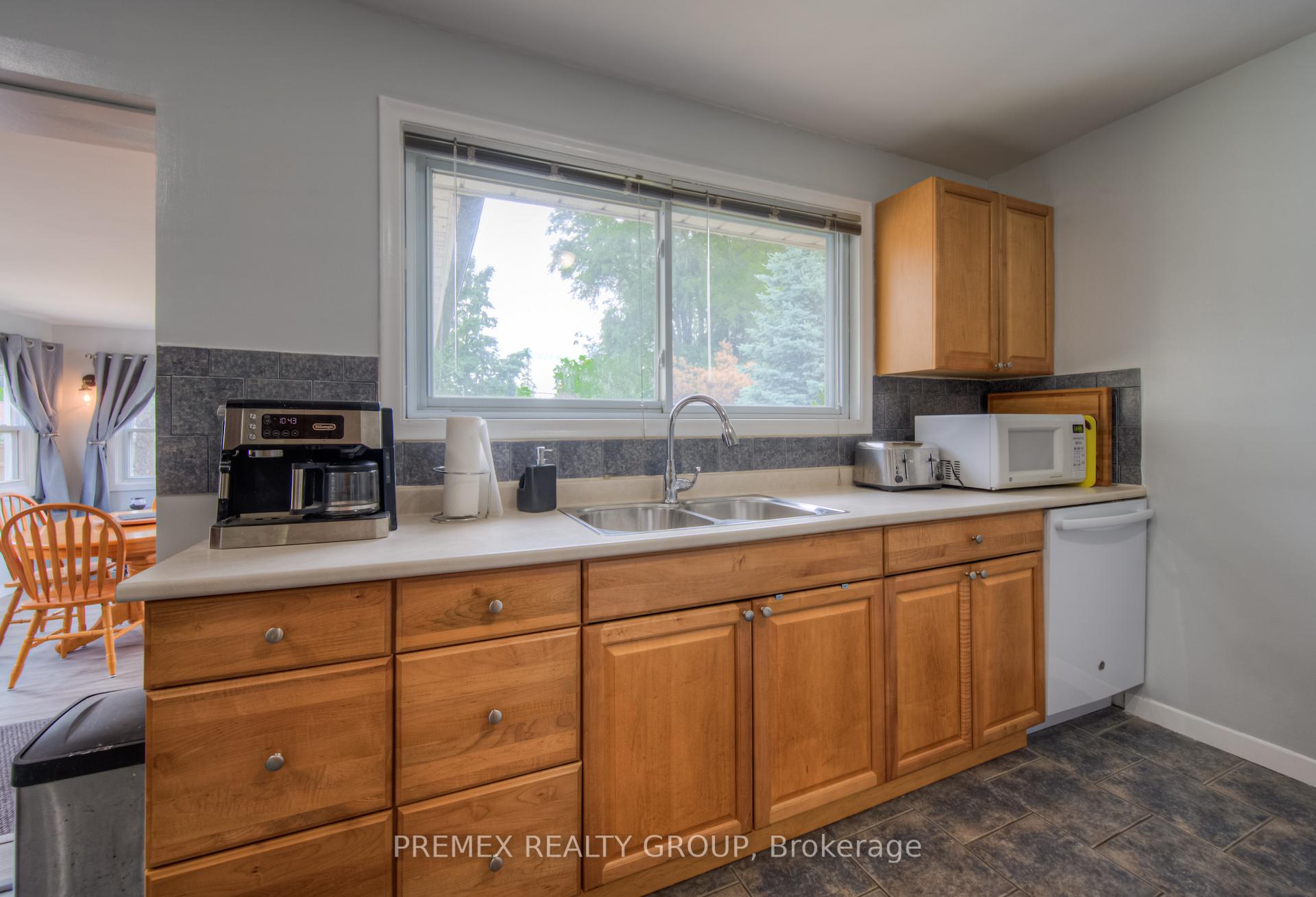 Photo 11 of 10 Sycamore Drive, Brant, Brantford Twp — HOMEH