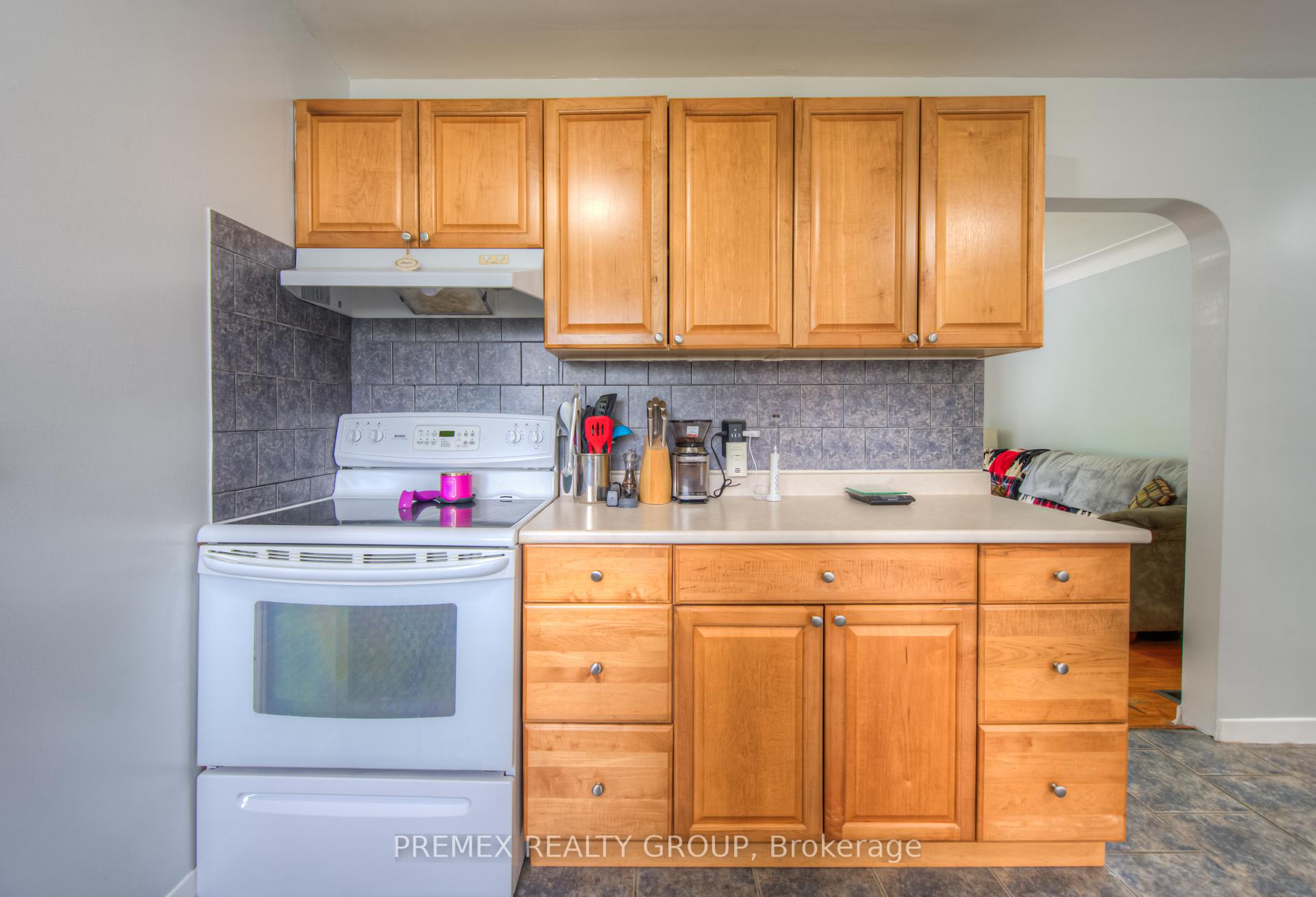 Photo 14 of 10 Sycamore Drive, Brant, Brantford Twp — HOMEH
