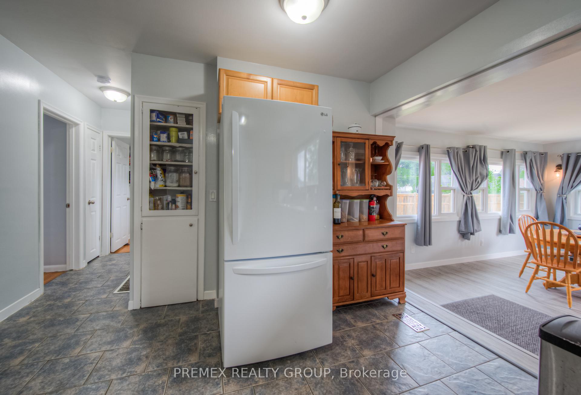 Photo 17 of 10 Sycamore Drive, Brant, Brantford Twp — HOMEH