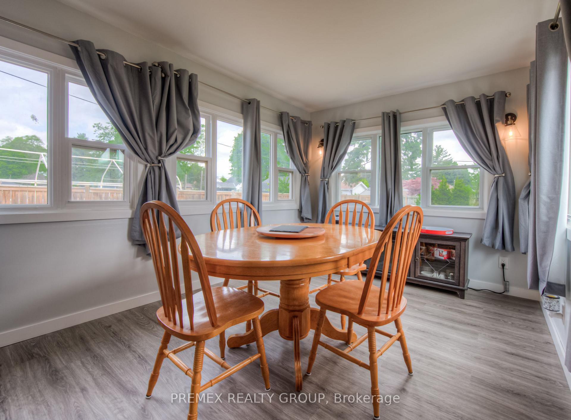 Photo 13 of 10 Sycamore Drive, Brant, Brantford Twp — HOMEH