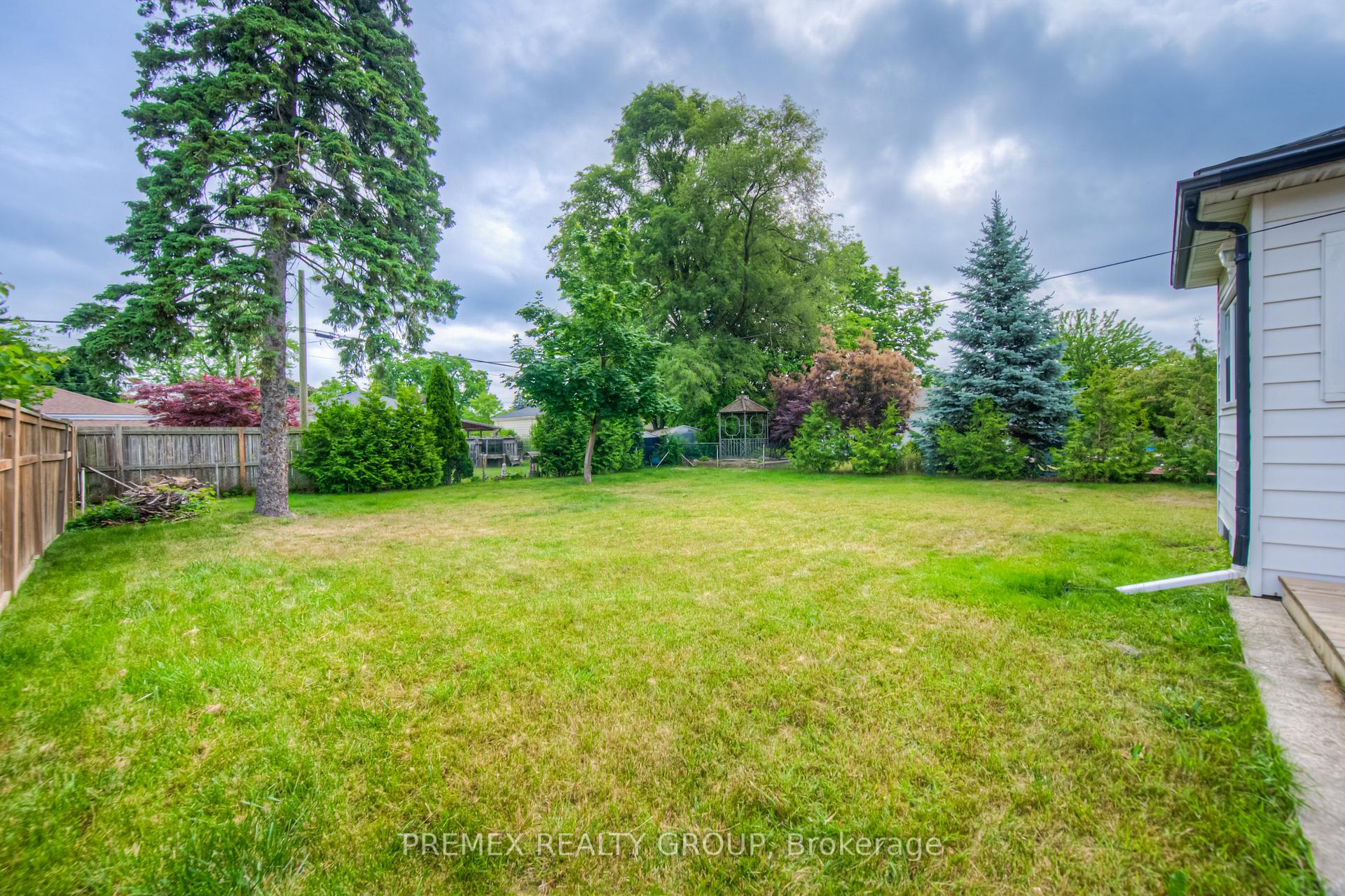 Photo 34 of 10 Sycamore Drive, Brant, Brantford Twp — HOMEH