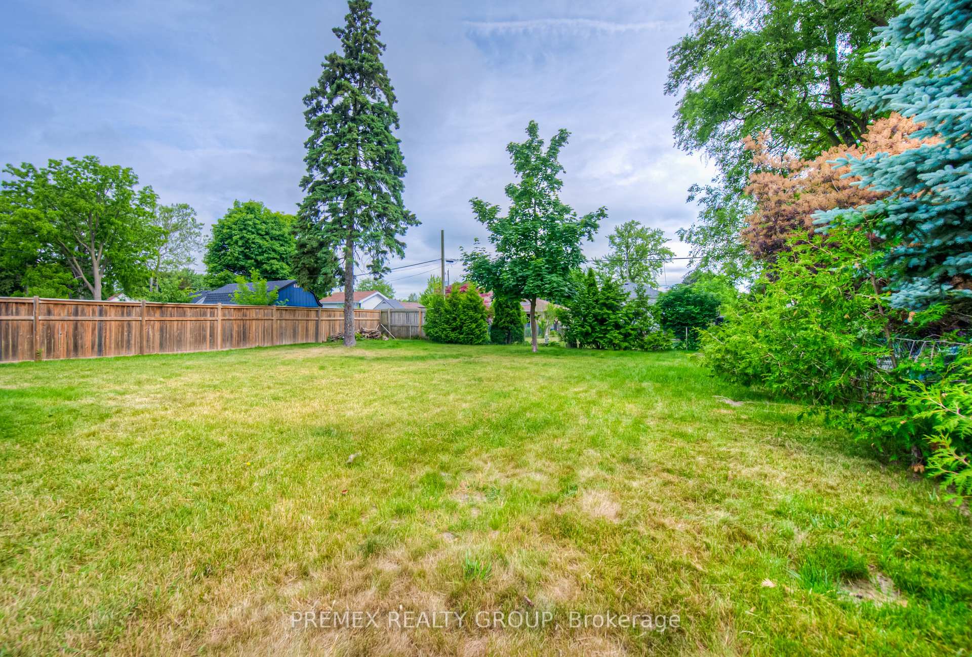 Photo 35 of 10 Sycamore Drive, Brant, Brantford Twp — HOMEH