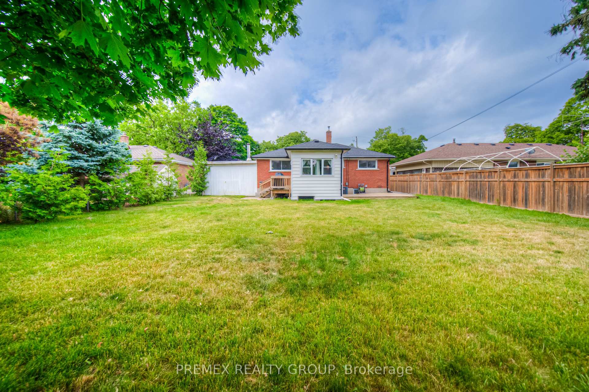 Photo 36 of 10 Sycamore Drive, Brant, Brantford Twp — HOMEH