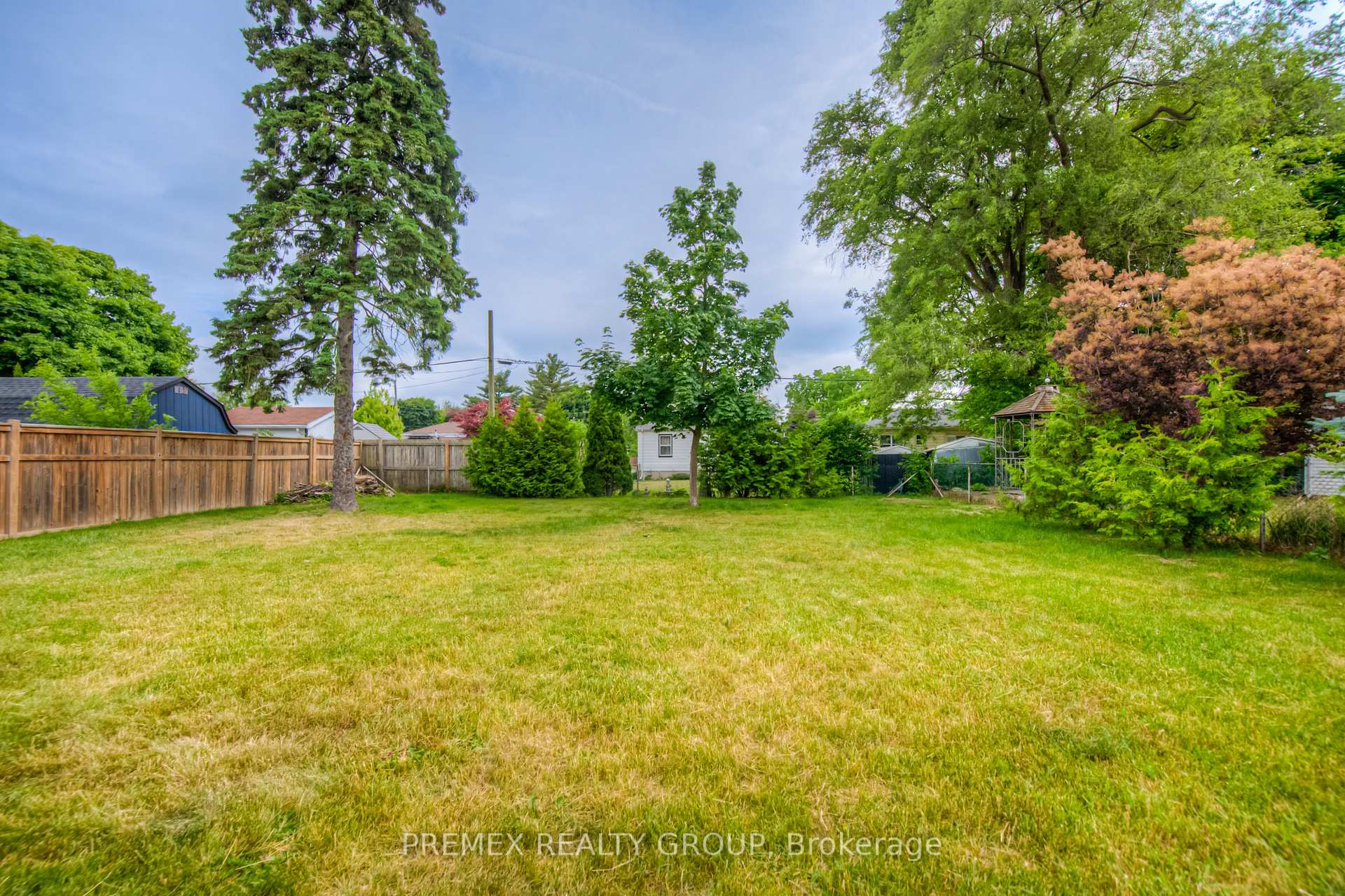 Photo 37 of 10 Sycamore Drive, Brant, Brantford Twp — HOMEH