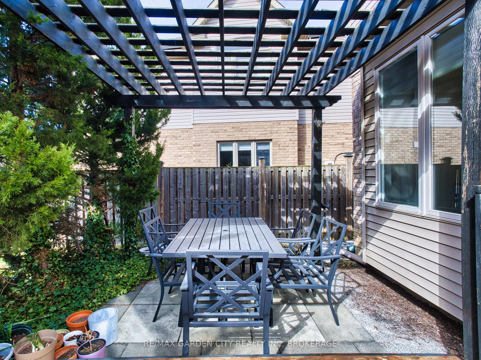 Photo 4 of 29 Agincourt Crescent, St. Catharines, Rykert/Vansickle — HOMEH