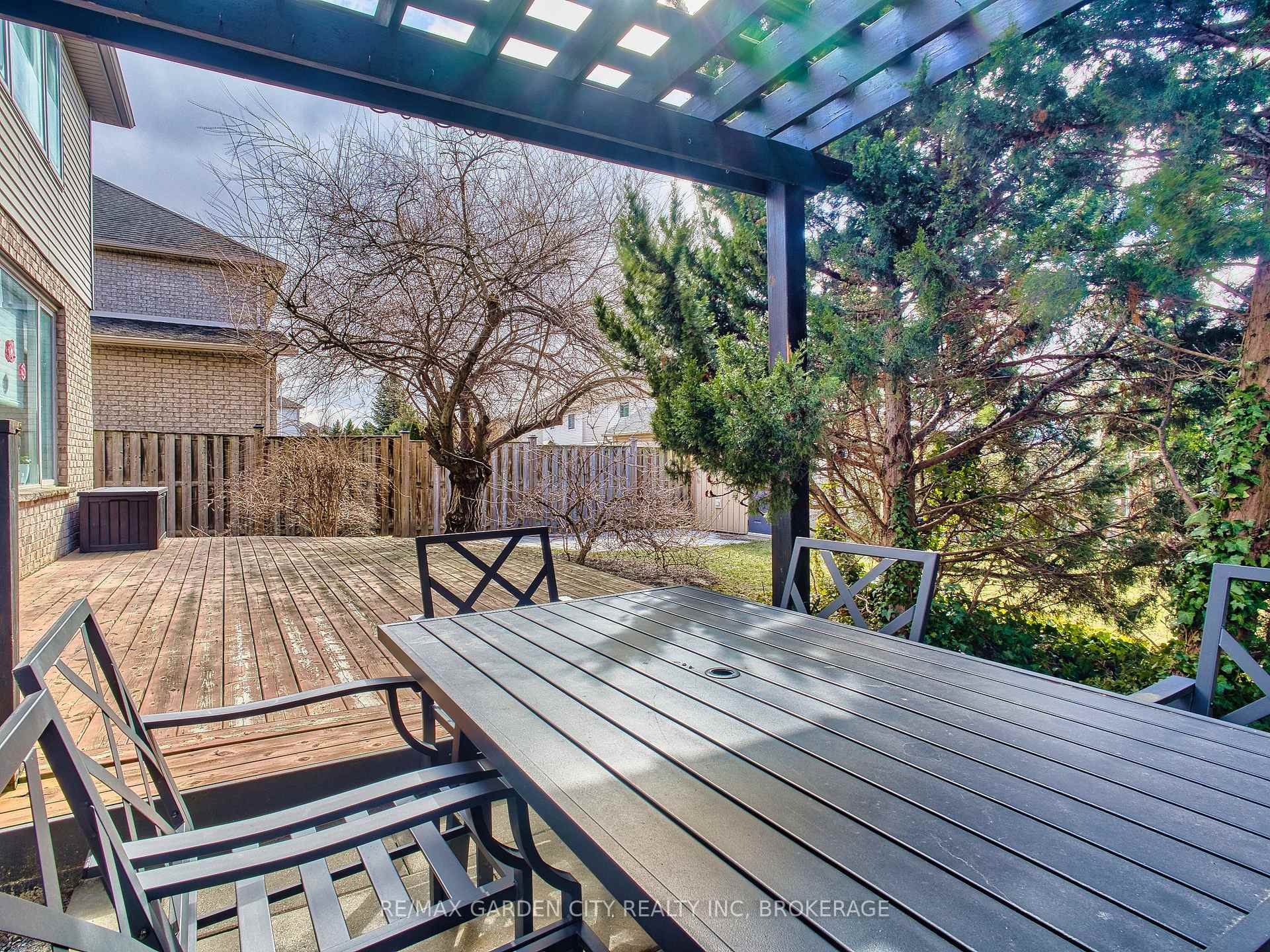 Photo 5 of 29 Agincourt Crescent, St. Catharines, Rykert/Vansickle — HOMEH