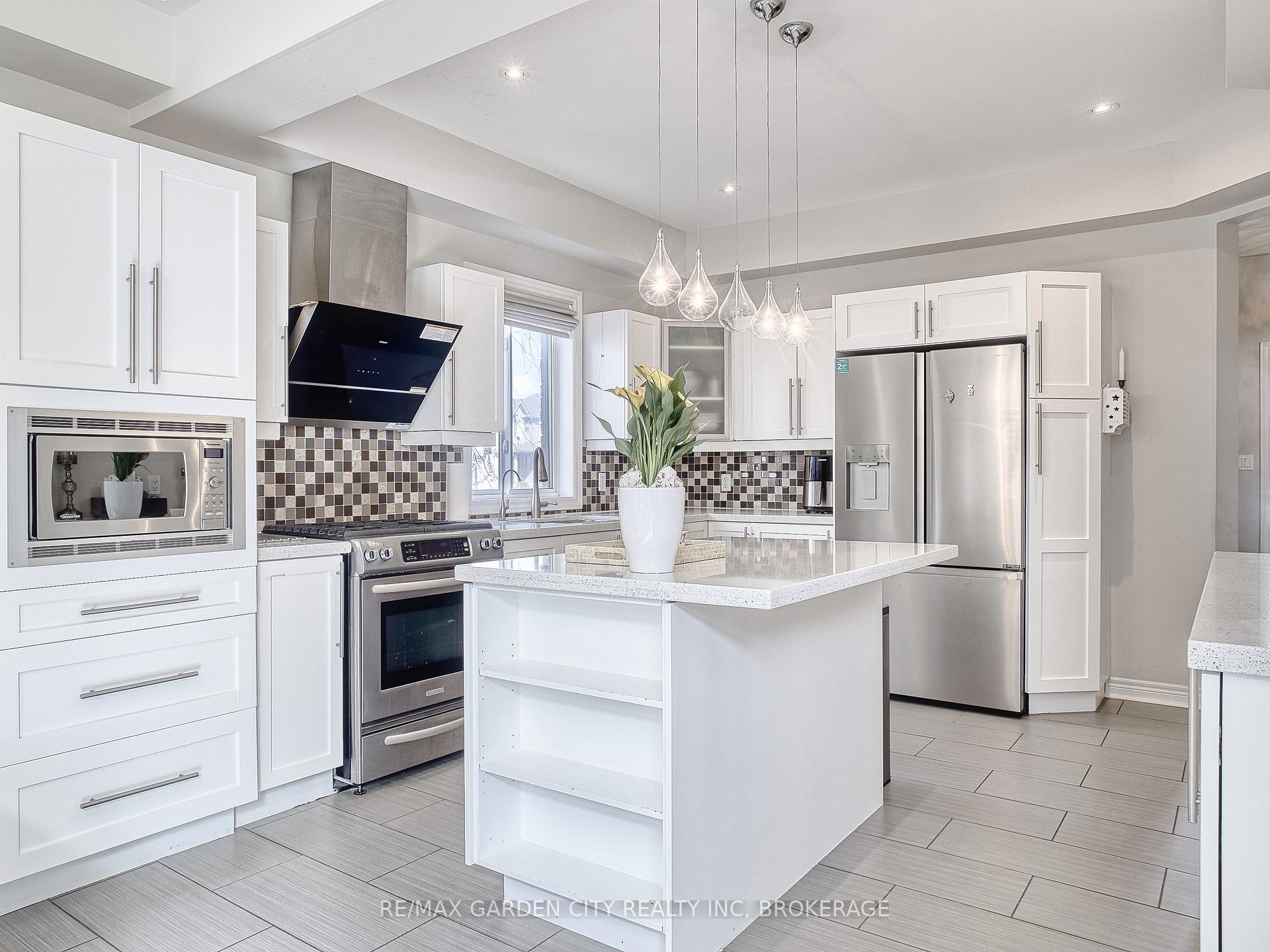 Photo 16 of 29 Agincourt Crescent, St. Catharines, Rykert/Vansickle — HOMEH