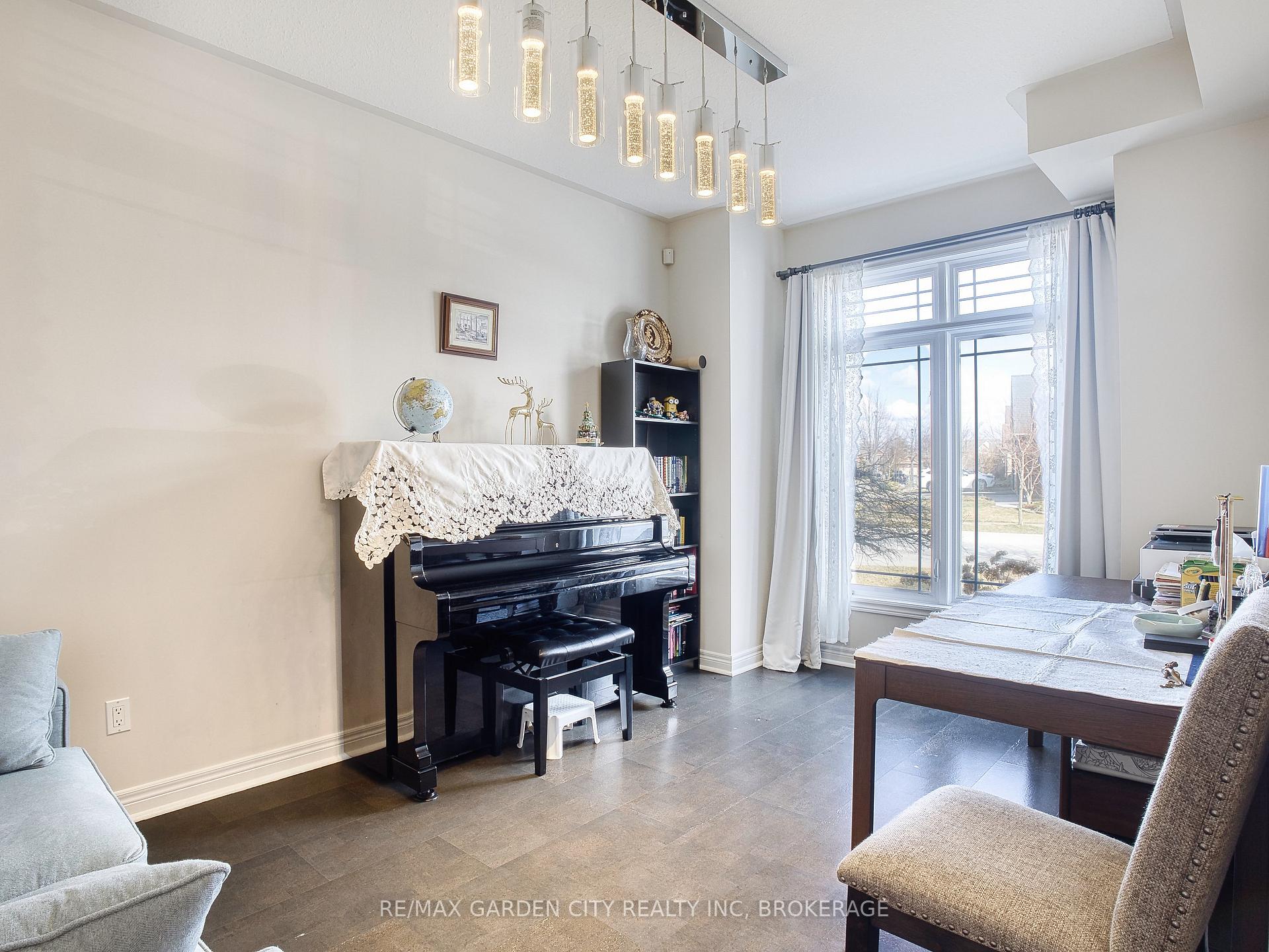 Photo 20 of 29 Agincourt Crescent, St. Catharines, Rykert/Vansickle — HOMEH