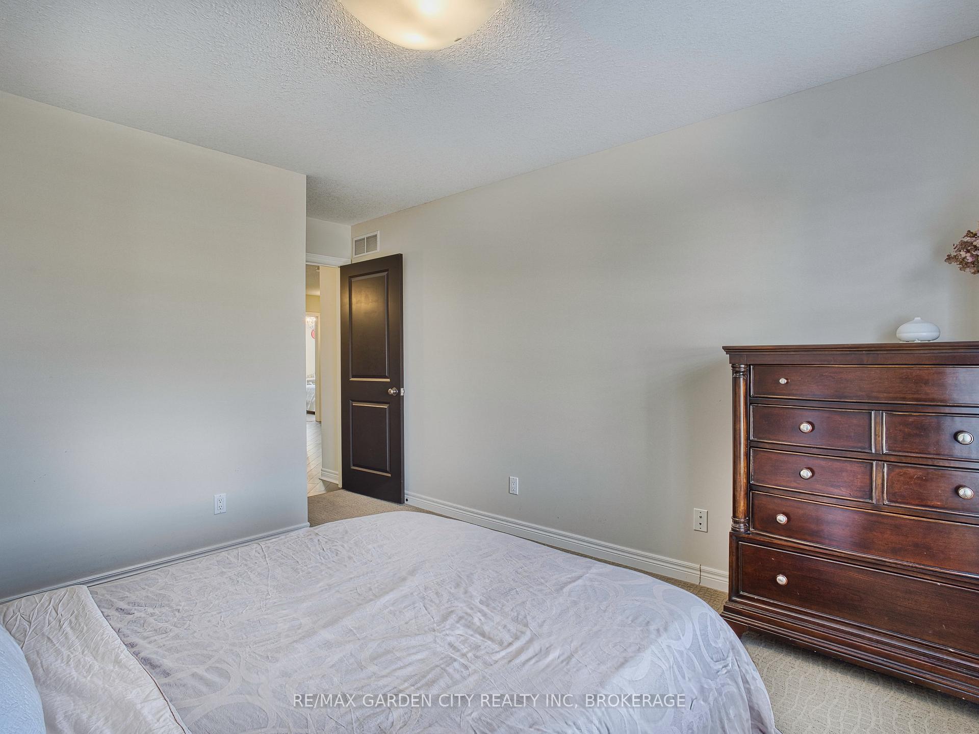 Photo 31 of 29 Agincourt Crescent, St. Catharines, Rykert/Vansickle — HOMEH