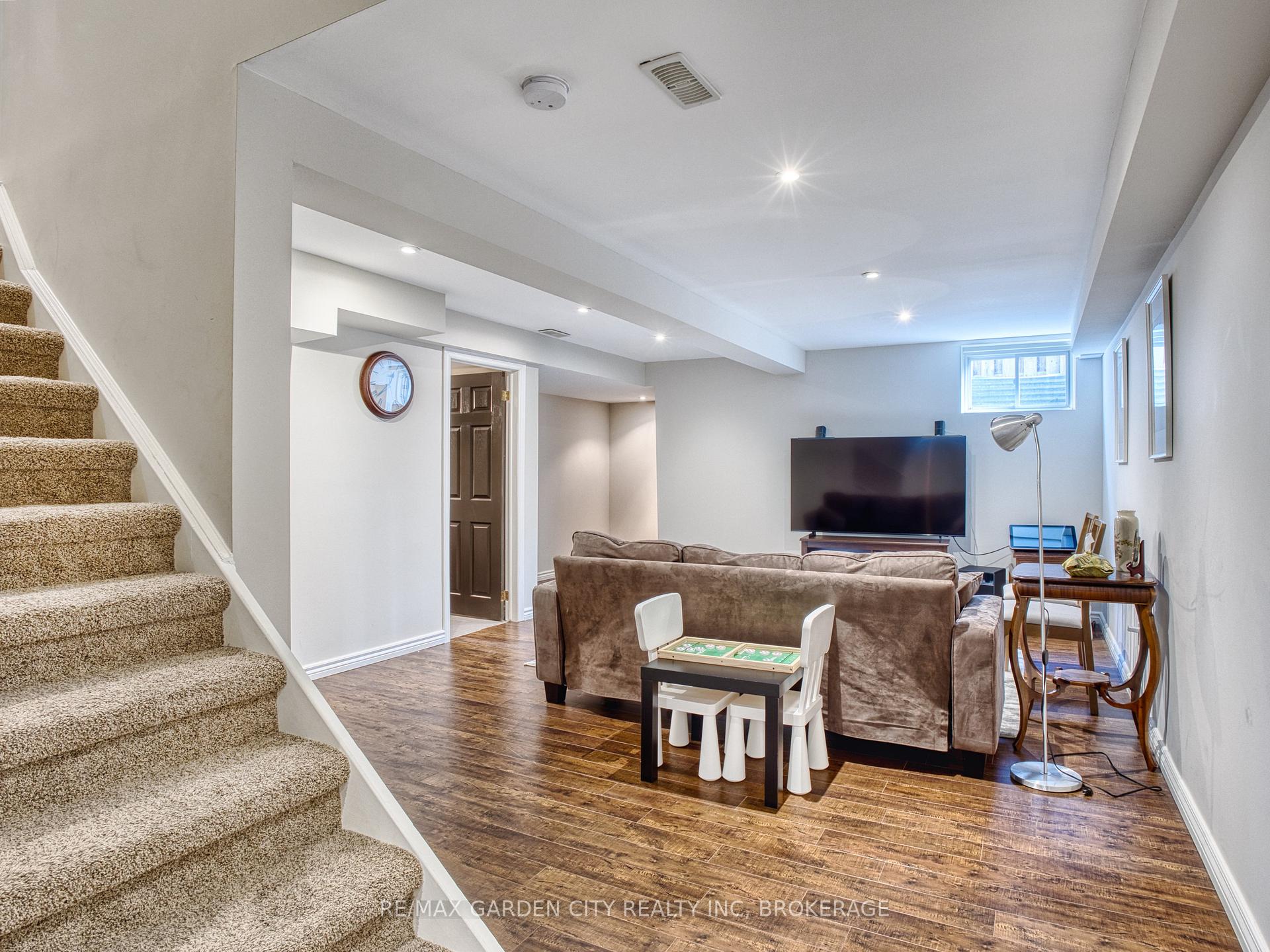 Photo 39 of 29 Agincourt Crescent, St. Catharines, Rykert/Vansickle — HOMEH