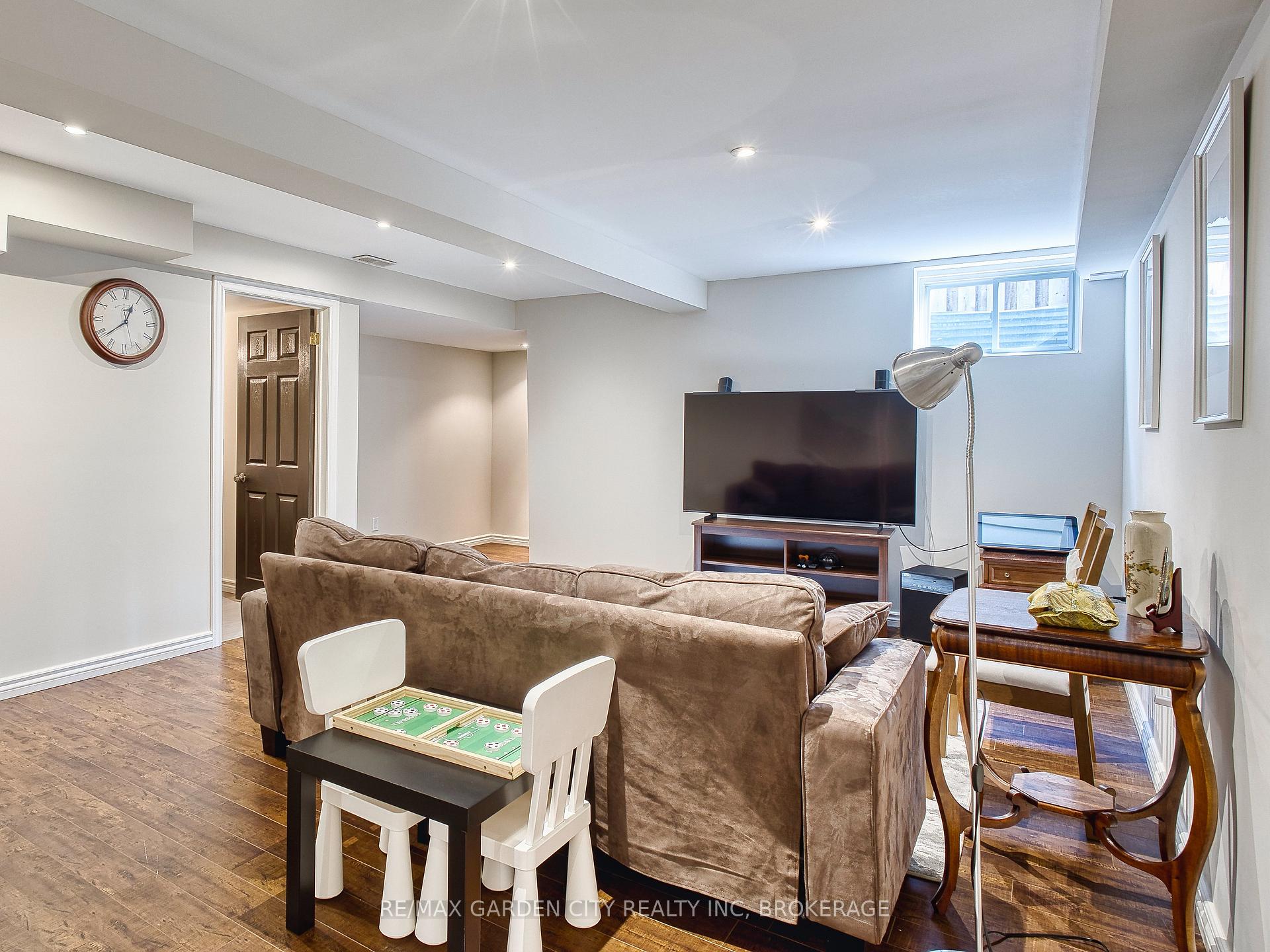 Photo 41 of 29 Agincourt Crescent, St. Catharines, Rykert/Vansickle — HOMEH