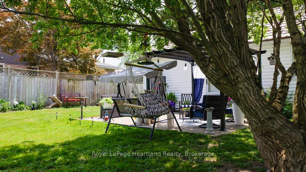 Photo 35 of 305 Mary Street, Goderich, Goderich (Town) — HOMEH