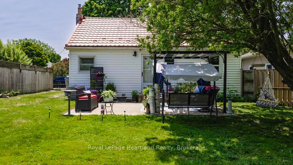 Photo 40 of 305 Mary Street, Goderich, Goderich (Town) — HOMEH