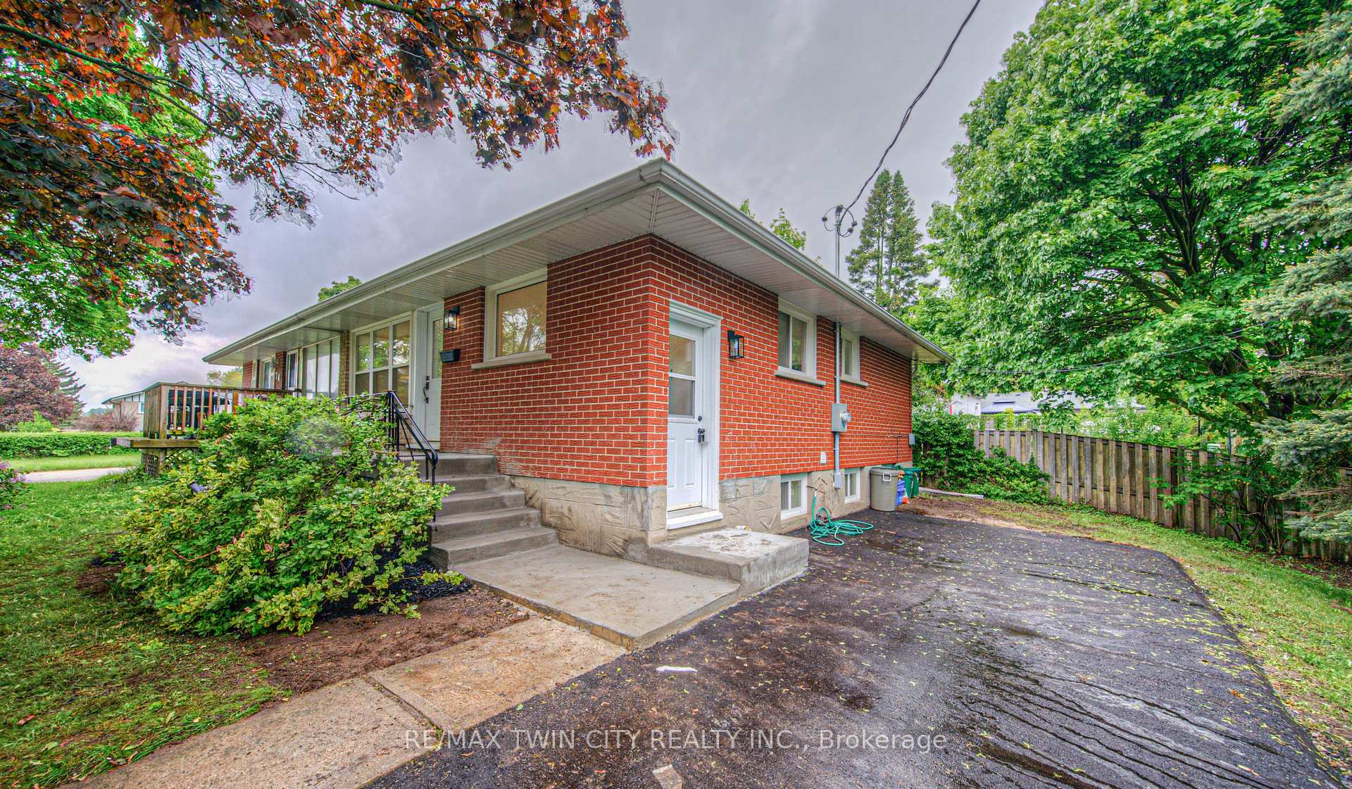Photo 4 of 76 Ravine Drive, Cambridge — HOMEH