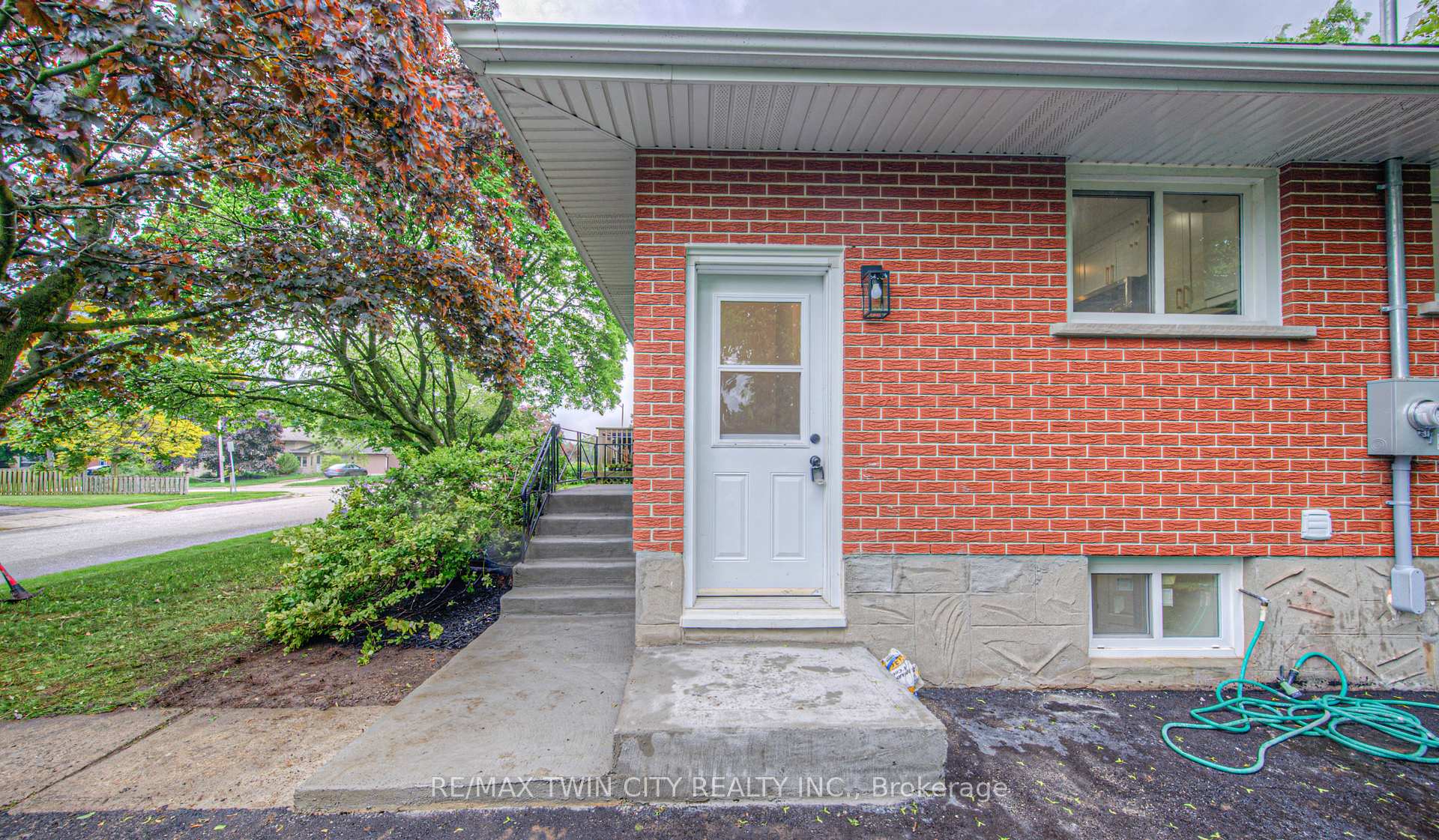 Photo 5 of 76 Ravine Drive, Cambridge — HOMEH