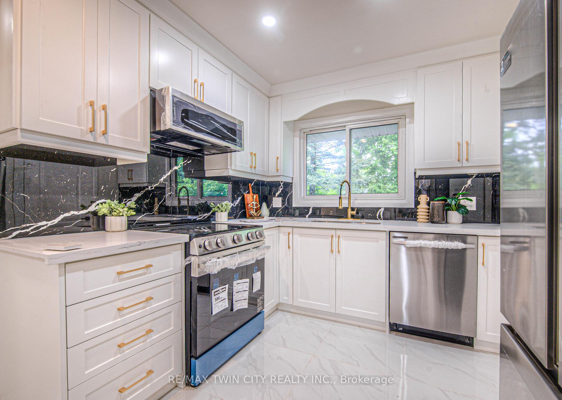 Photo 11 of 76 Ravine Drive, Cambridge — HOMEH