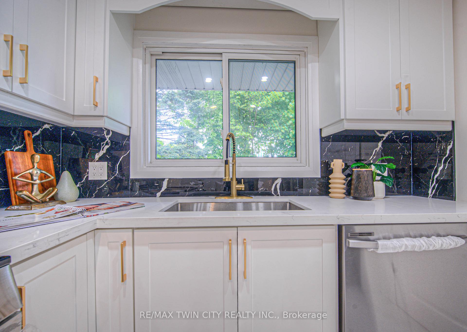Photo 12 of 76 Ravine Drive, Cambridge — HOMEH