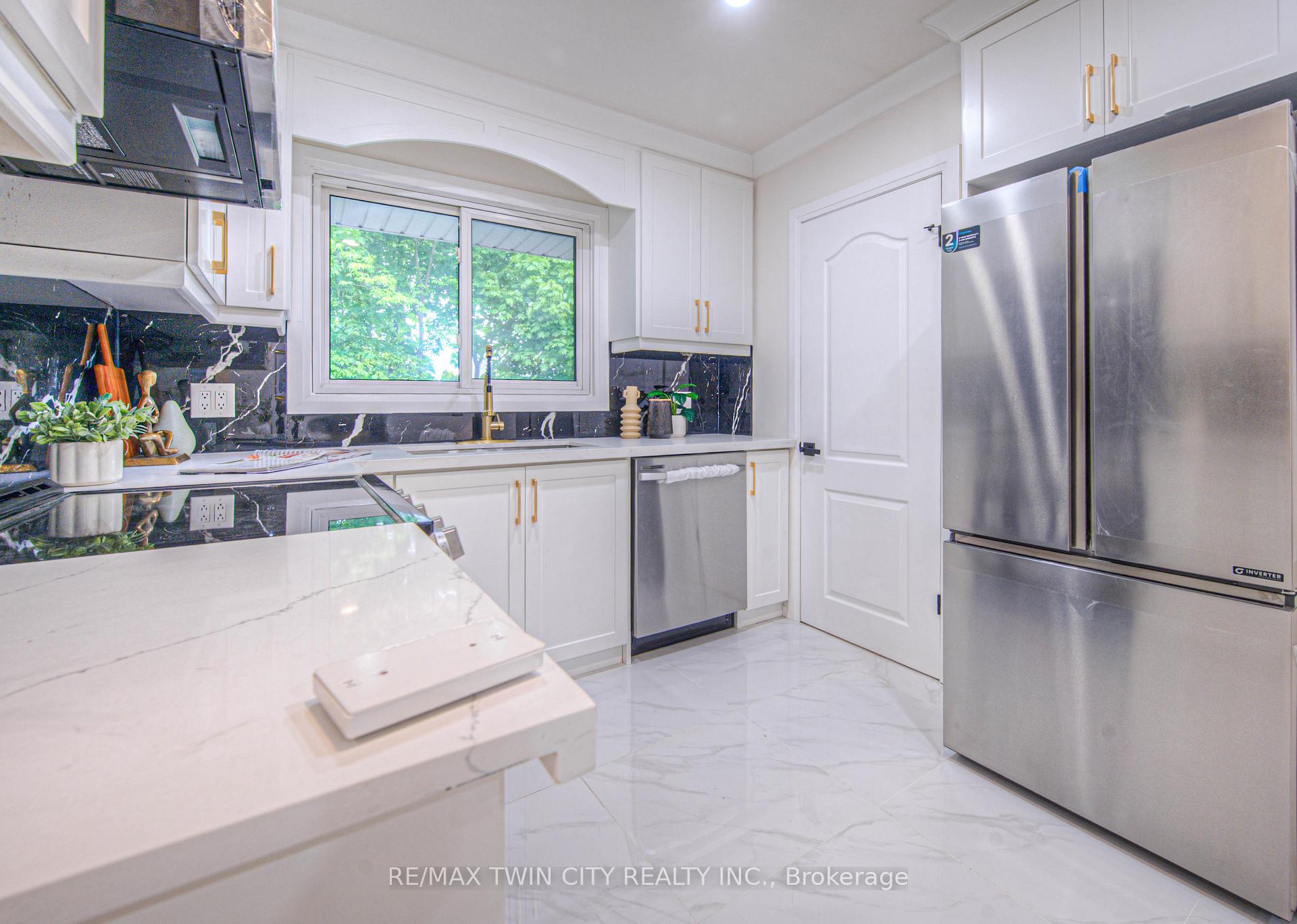 Photo 14 of 76 Ravine Drive, Cambridge — HOMEH