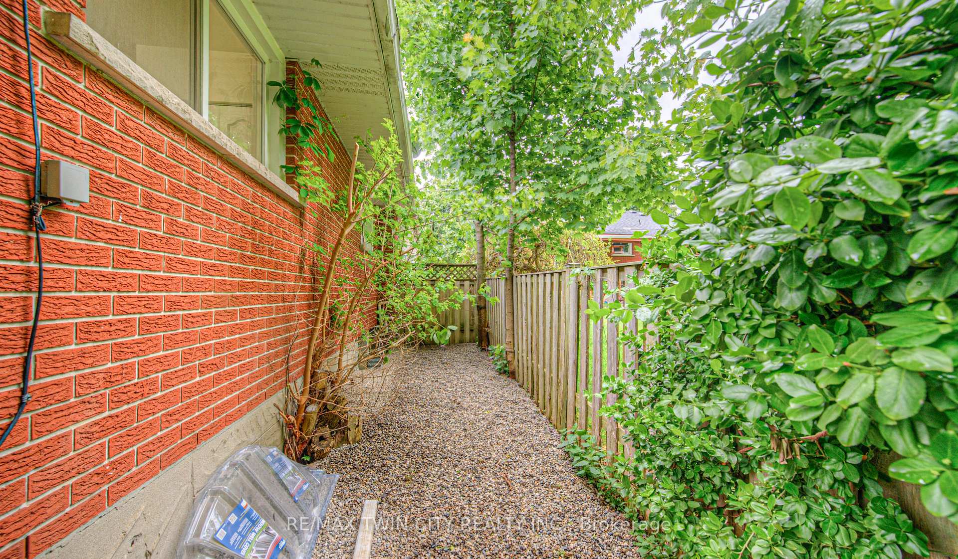 Photo 38 of 76 Ravine Drive, Cambridge — HOMEH