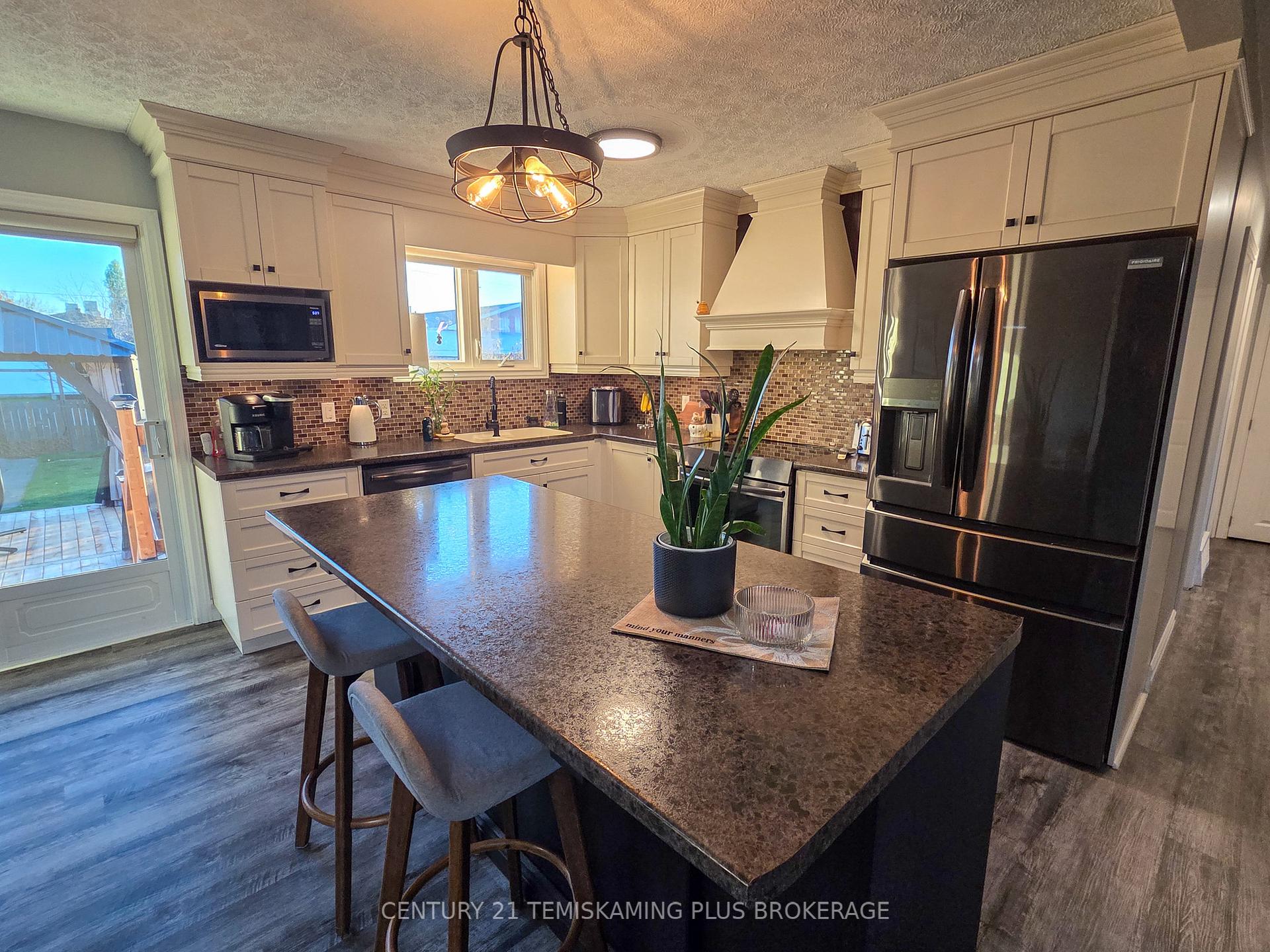 Photo 5 of 29 Eleventh Street, Armstrong, Earlton — HOMEH