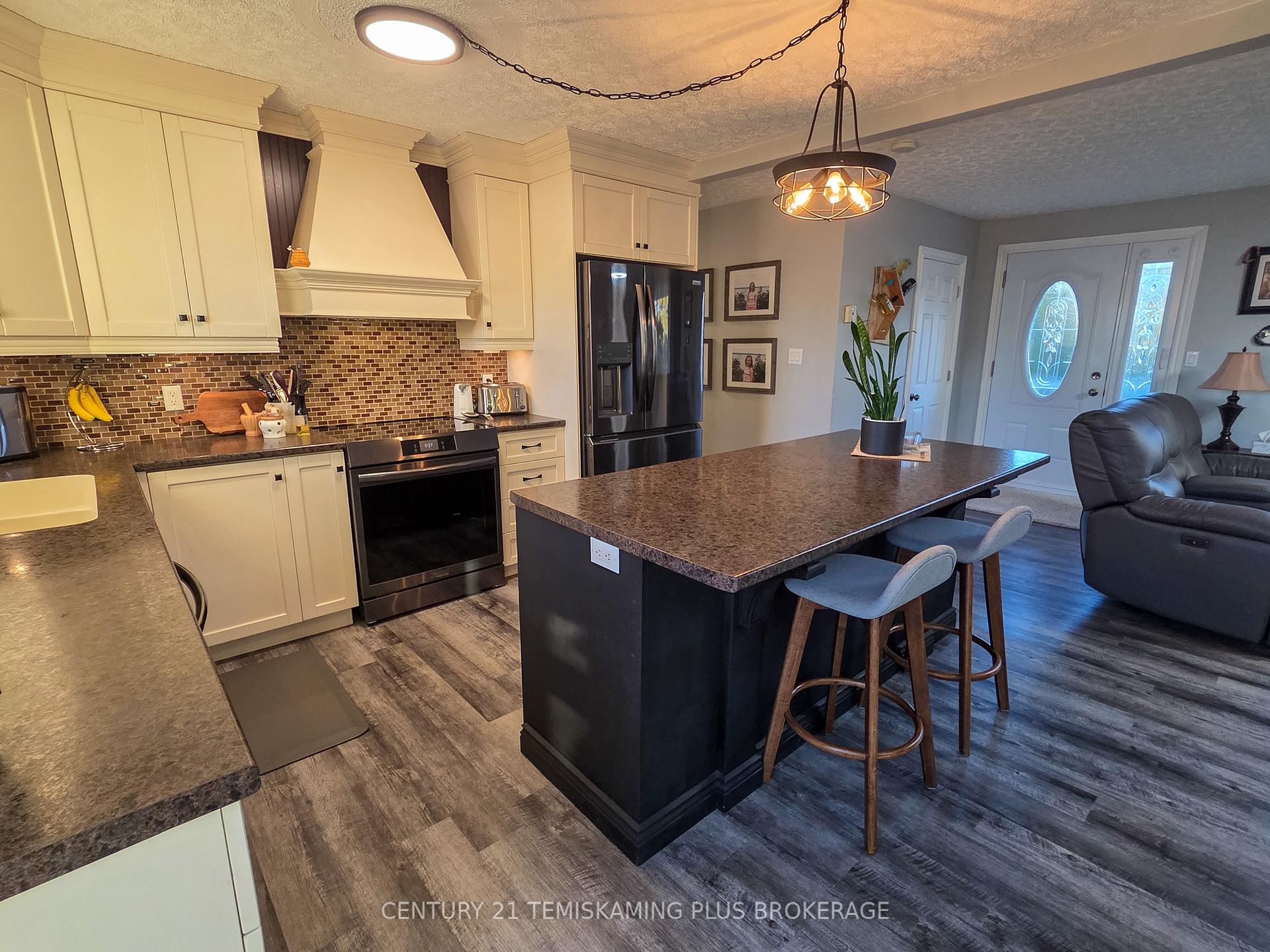 Photo 6 of 29 Eleventh Street, Armstrong, Earlton — HOMEH