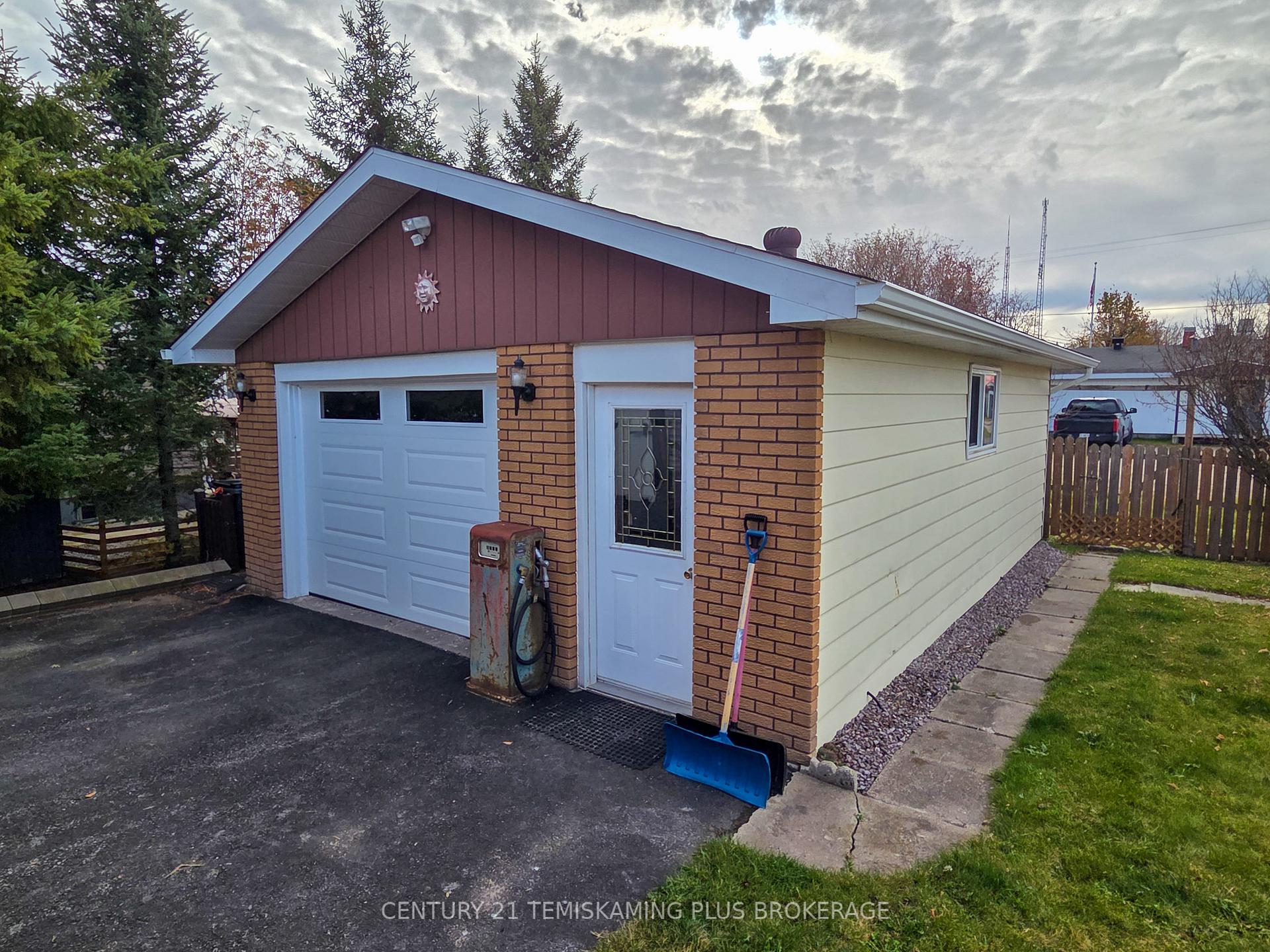 Photo 33 of 29 Eleventh Street, Armstrong, Earlton — HOMEH