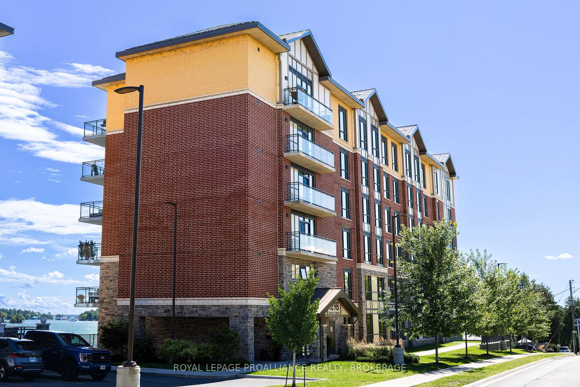 Front of Unit 418, 129B South Street