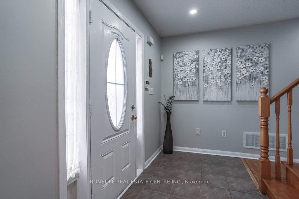 Photo 3 of 2 Chudleigh Avenue, Brampton, Credit Valley — HOMEH