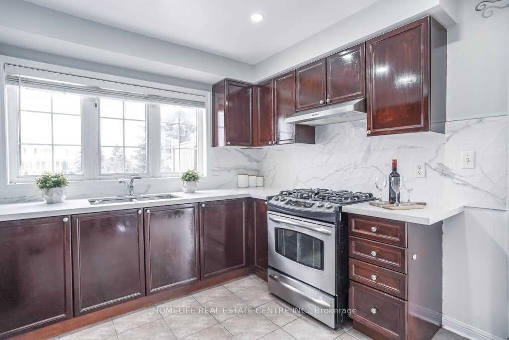 Photo 8 of 2 Chudleigh Avenue, Brampton, Credit Valley — HOMEH
