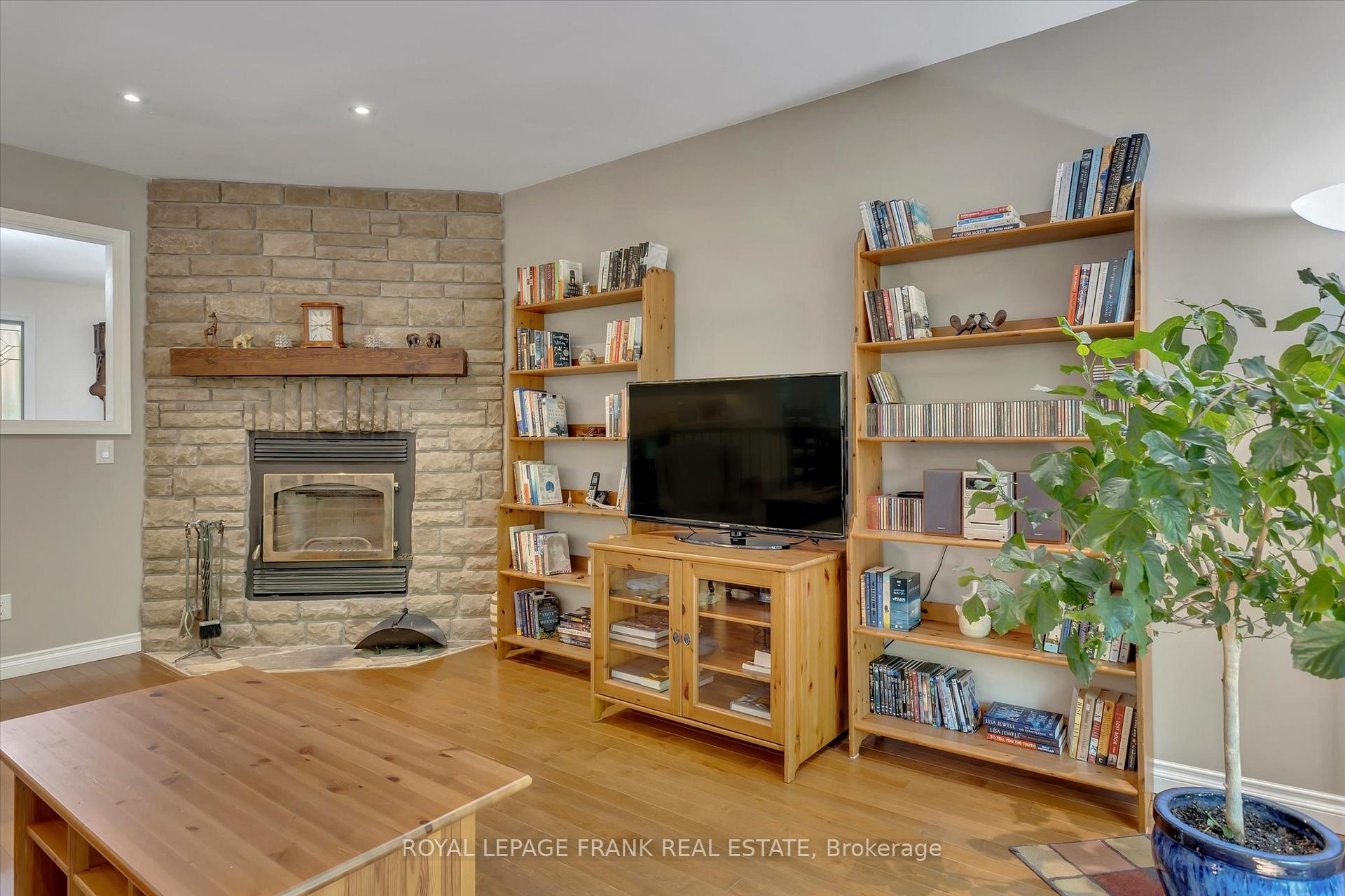 Photo 12 of 24 Deer Avenue, Cavan Monaghan, Cavan Twp — HOMEH
