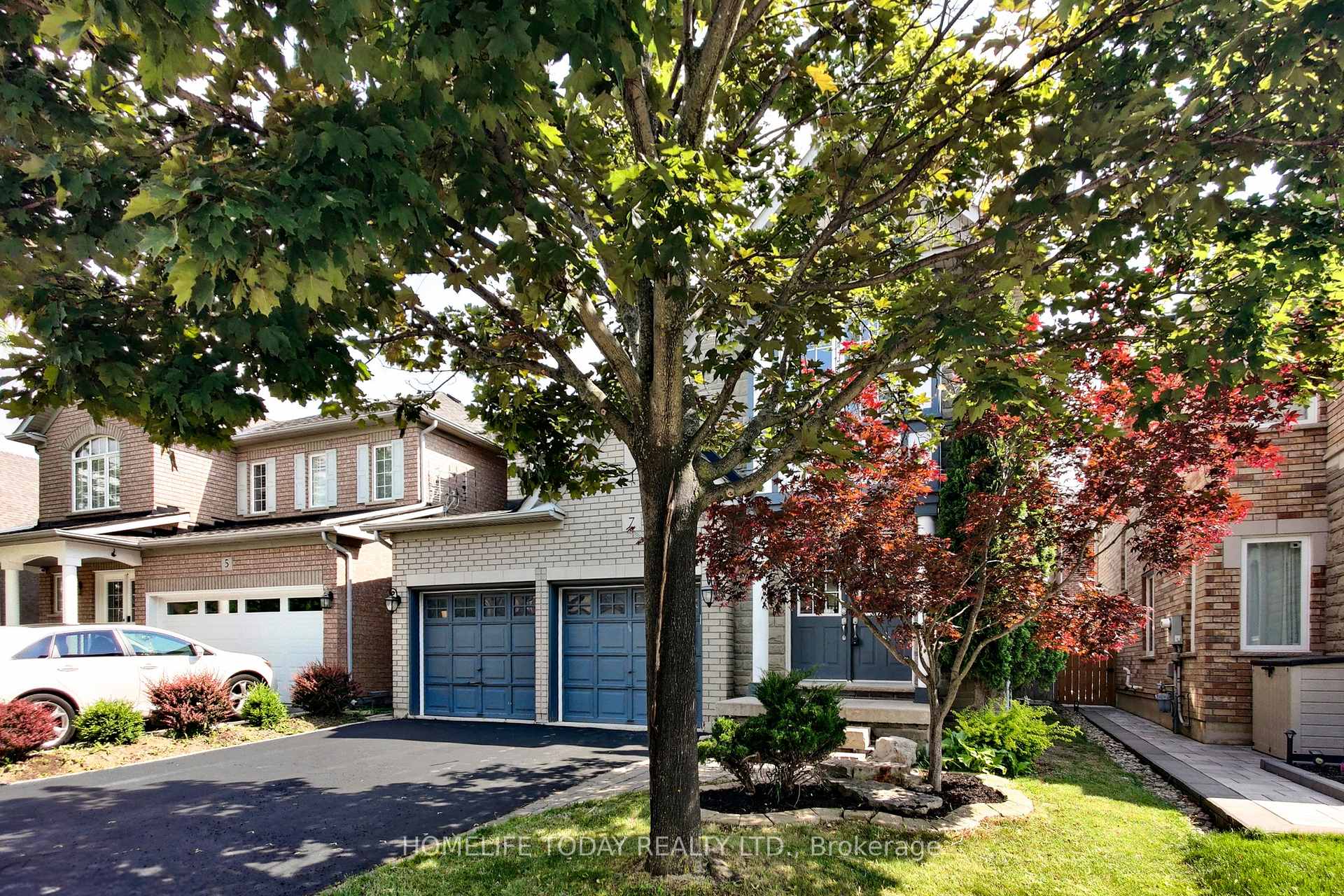 Photo 3 of 7 Colbeck Crescent, Brampton, Fletcher's Meadow — HOMEH