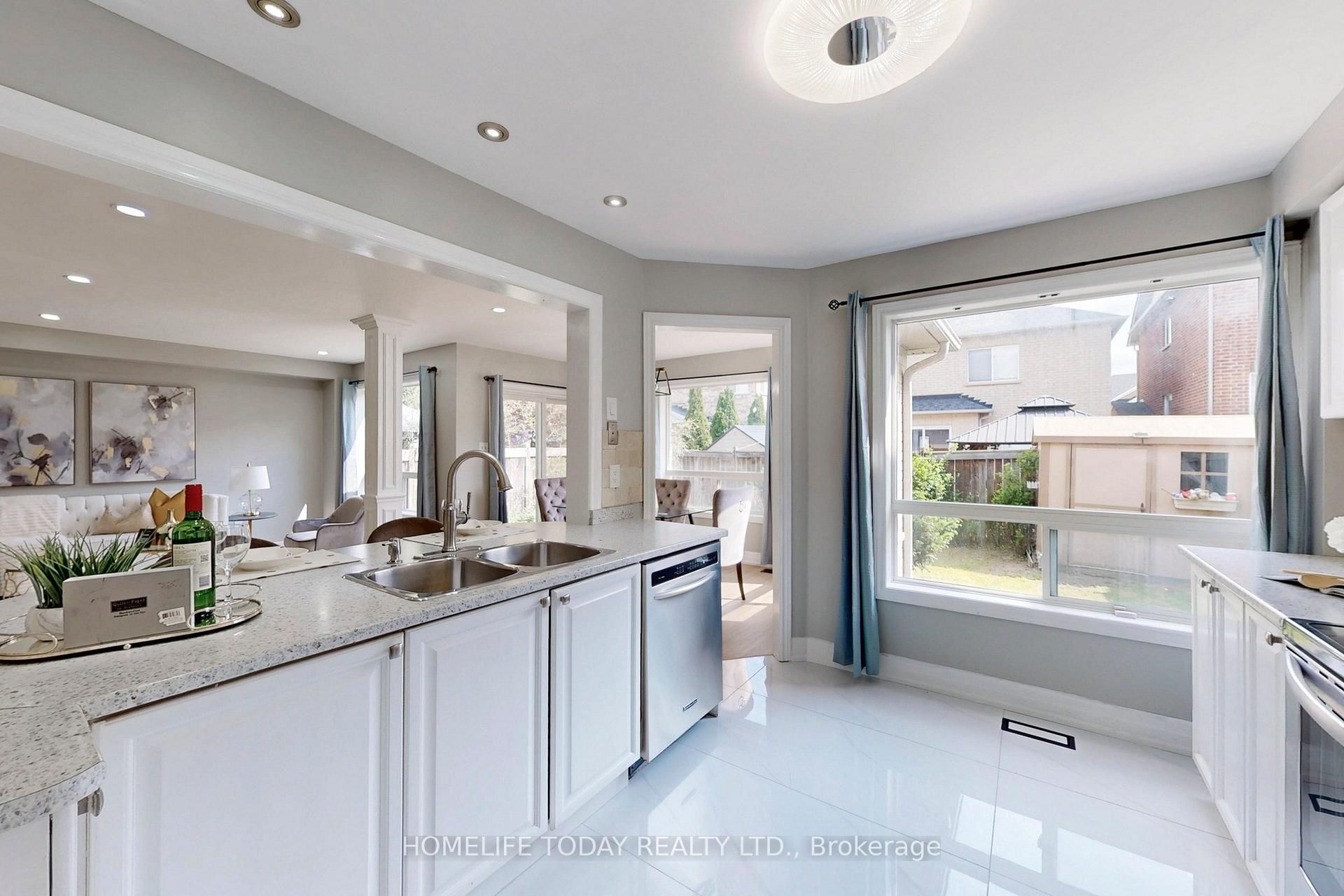 Photo 15 of 7 Colbeck Crescent, Brampton, Fletcher's Meadow — HOMEH