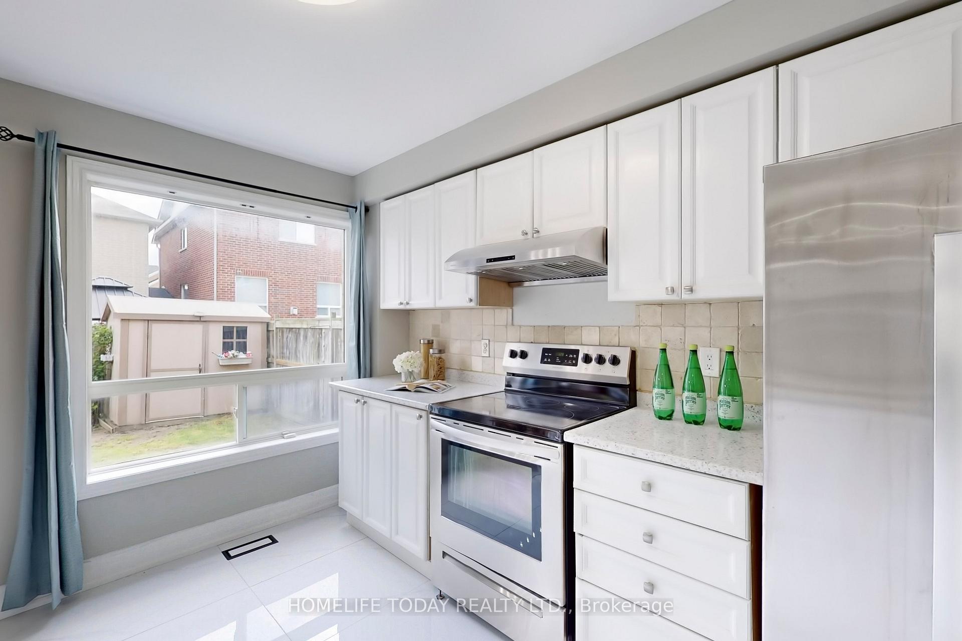 Photo 16 of 7 Colbeck Crescent, Brampton, Fletcher's Meadow — HOMEH