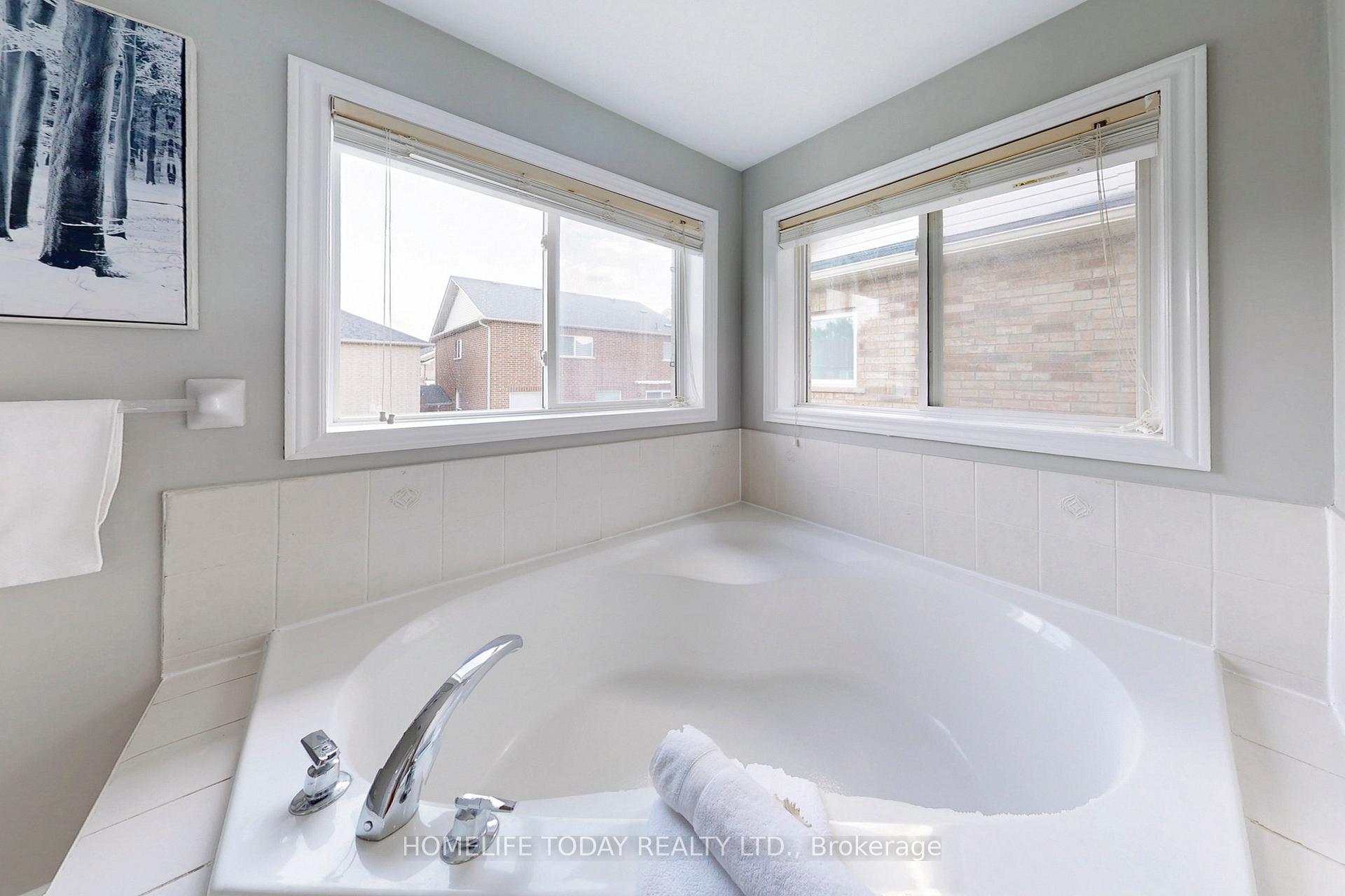 Photo 32 of 7 Colbeck Crescent, Brampton, Fletcher's Meadow — HOMEH