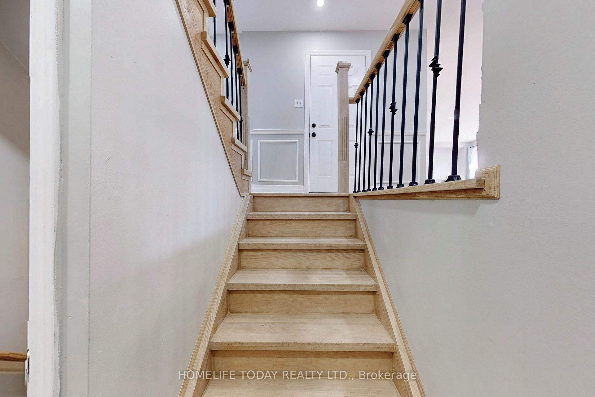 Photo 40 of 7 Colbeck Crescent, Brampton, Fletcher's Meadow — HOMEH