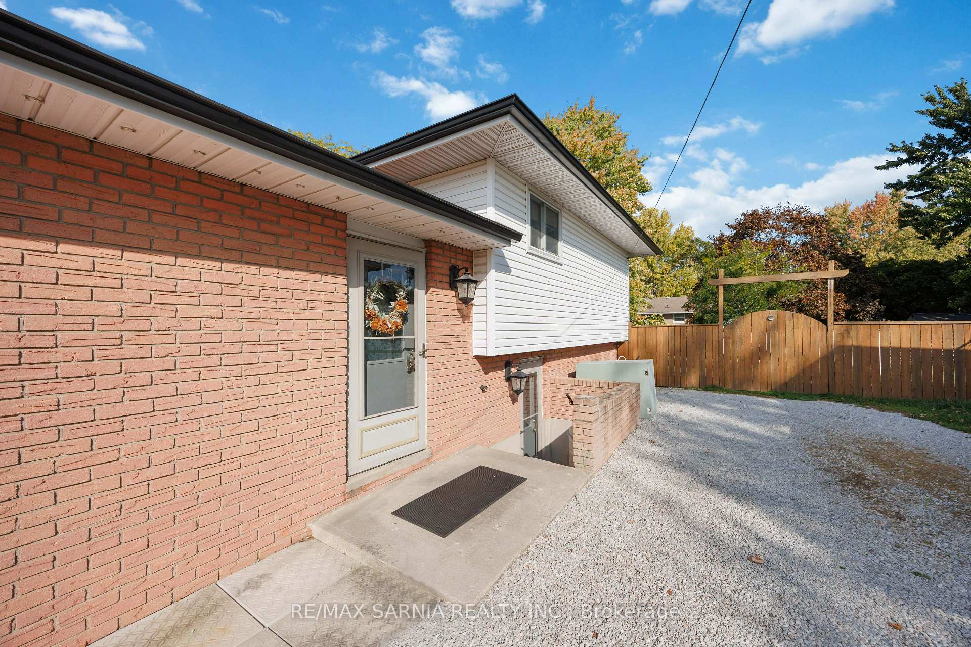 Photo 4 of 4552 Shamrock Street, Enniskillen, Oil Springs — HOMEH
