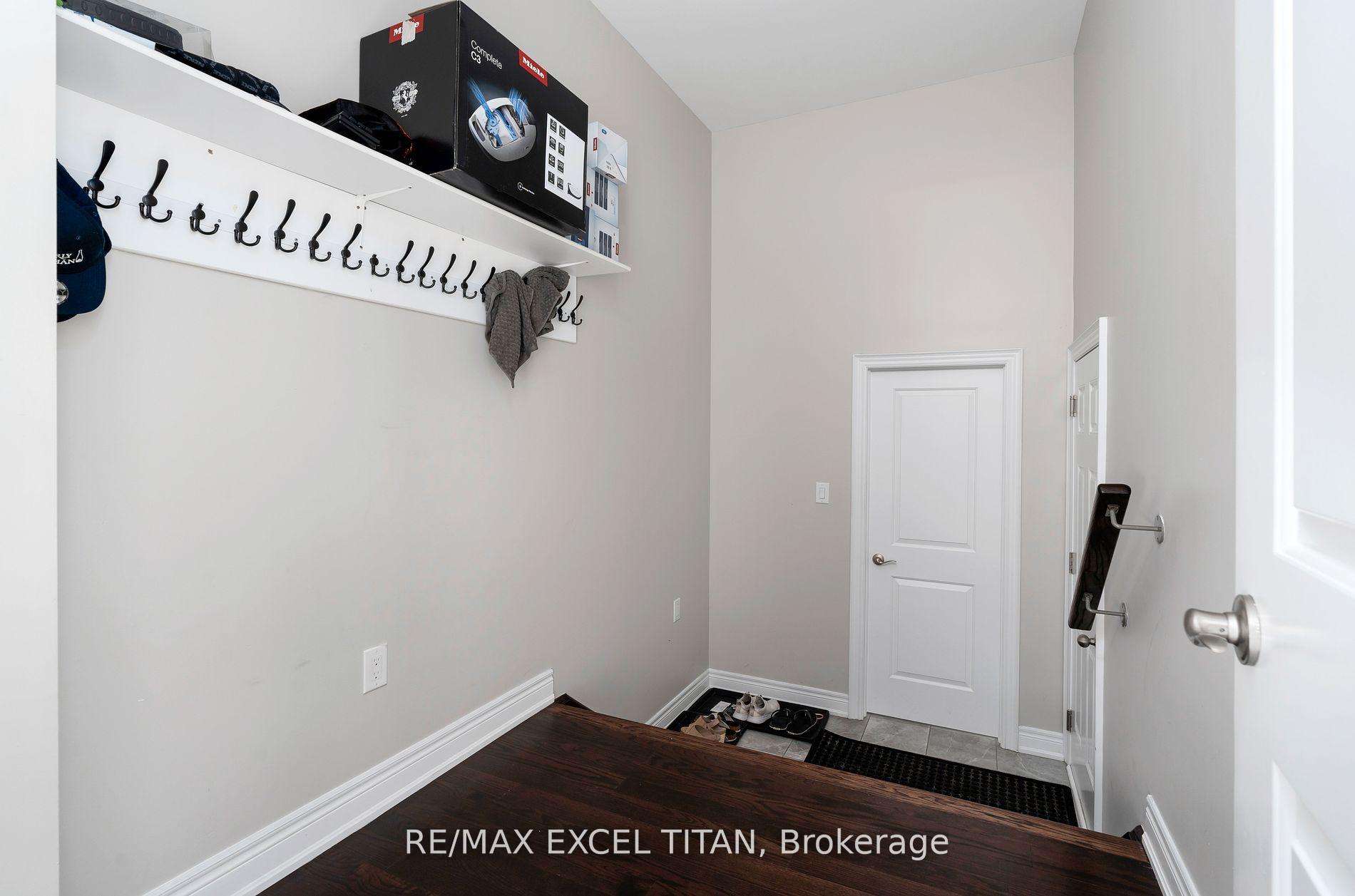 Photo 10 of 32 Longevity Road, Brampton, Northwest Brampton — HOMEH